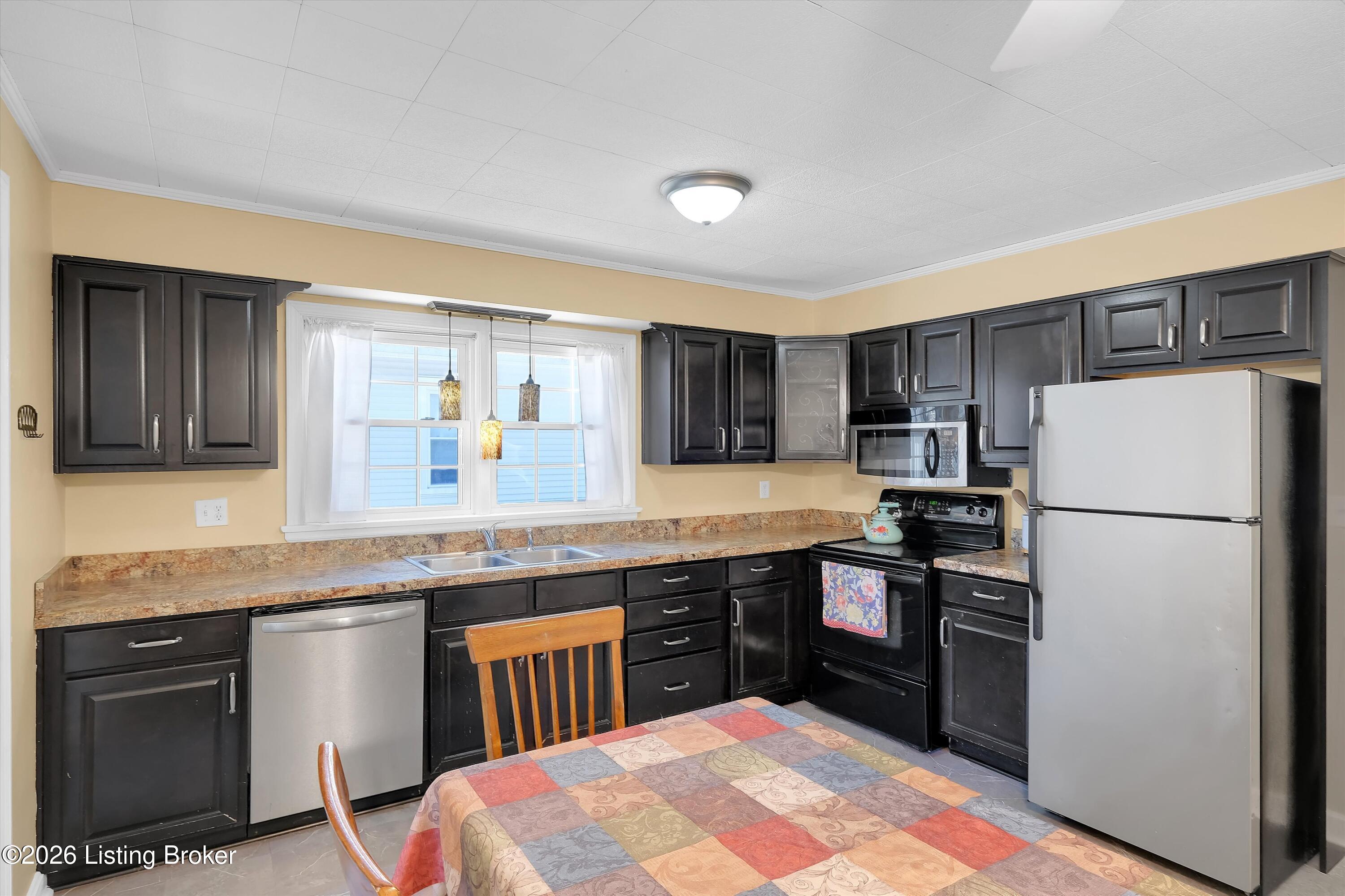 2126 Glenworth Ave Property Photo 12
