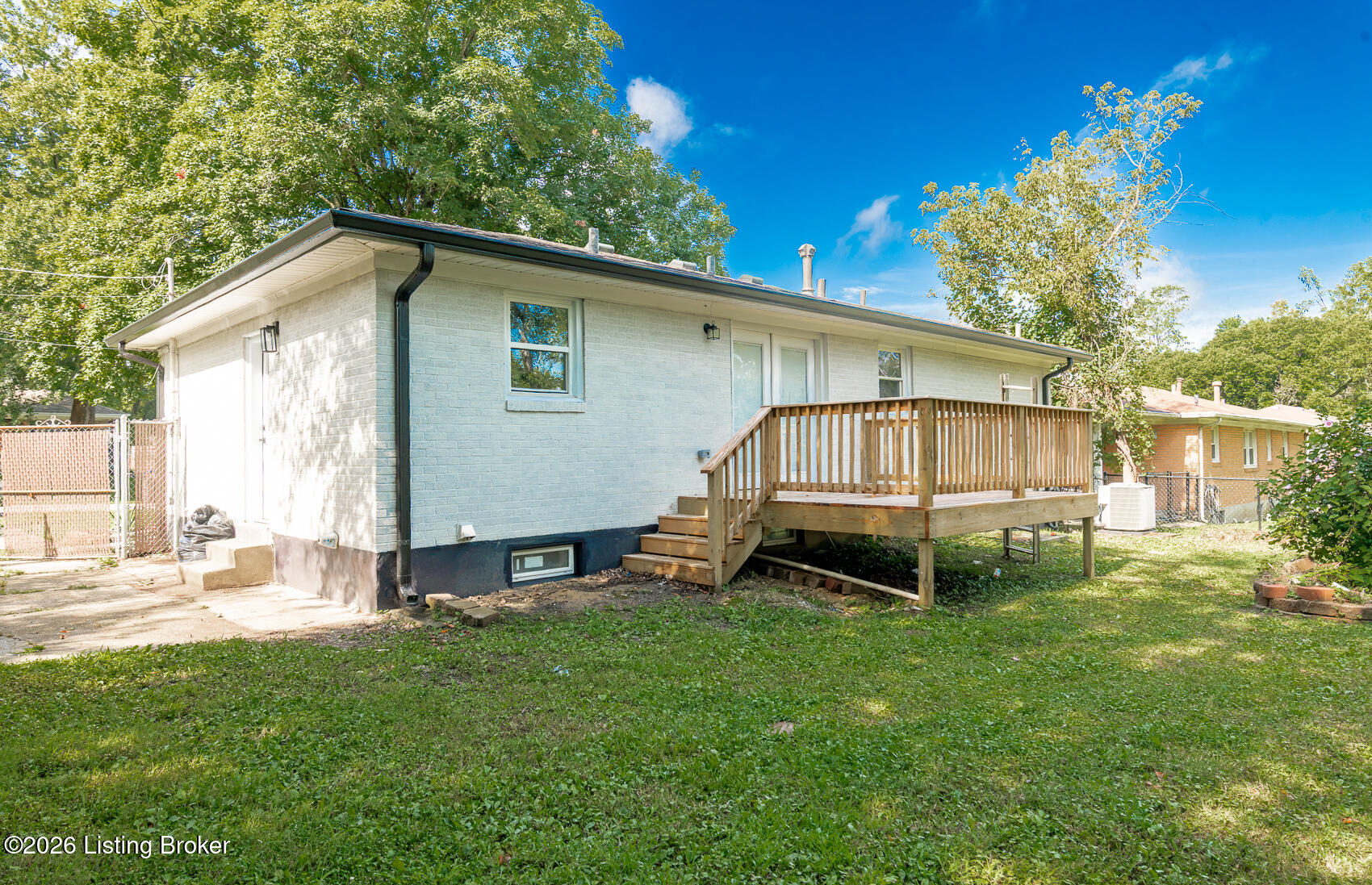 309 Chieftain Dr Property Photo 3