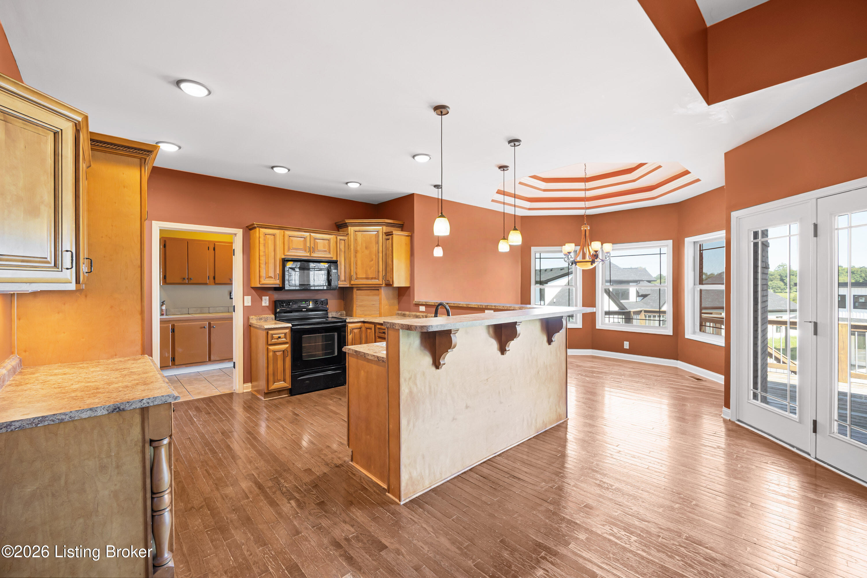 596 Meadowcrest Dr Property Photo 4