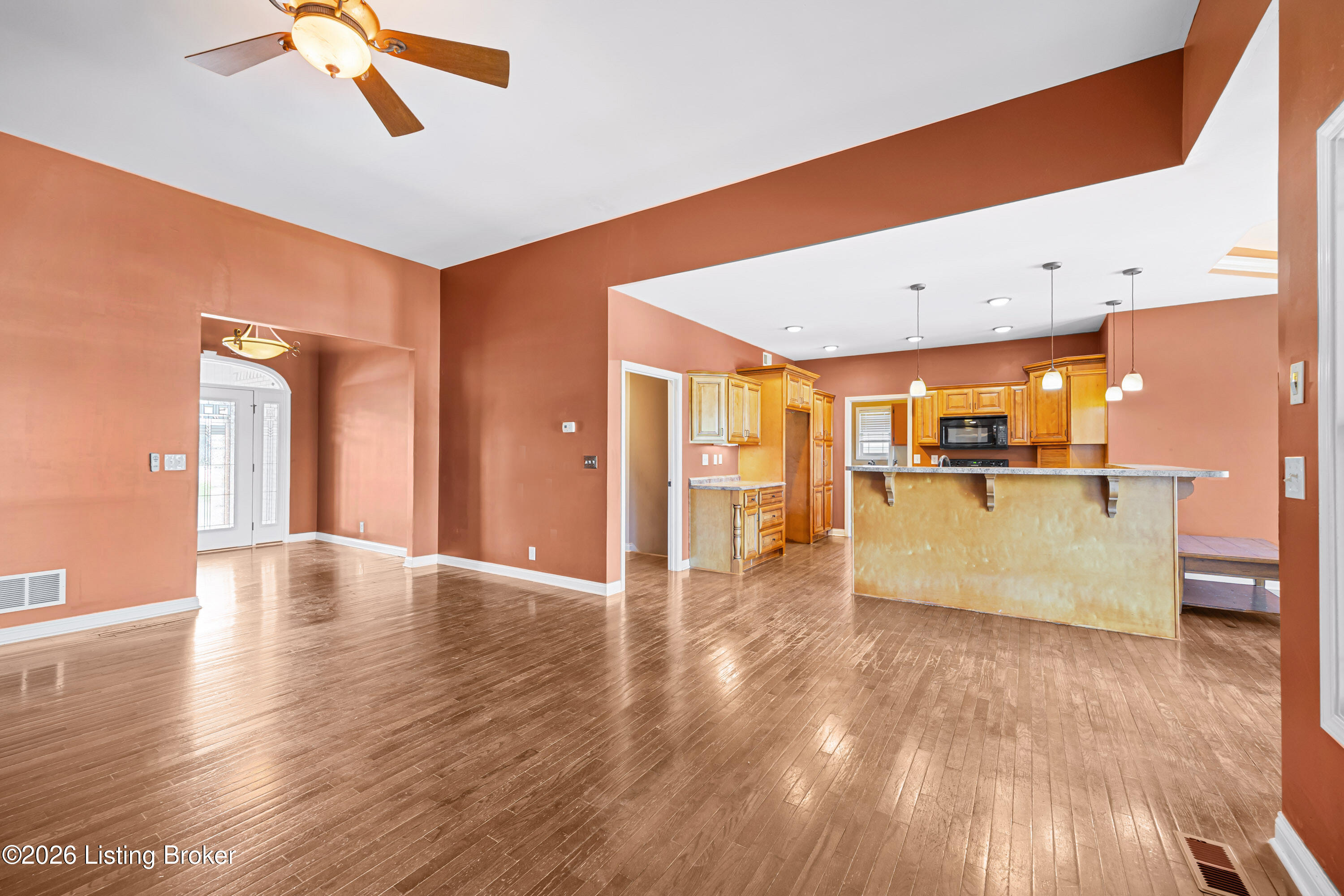 596 Meadowcrest Dr Property Photo 10