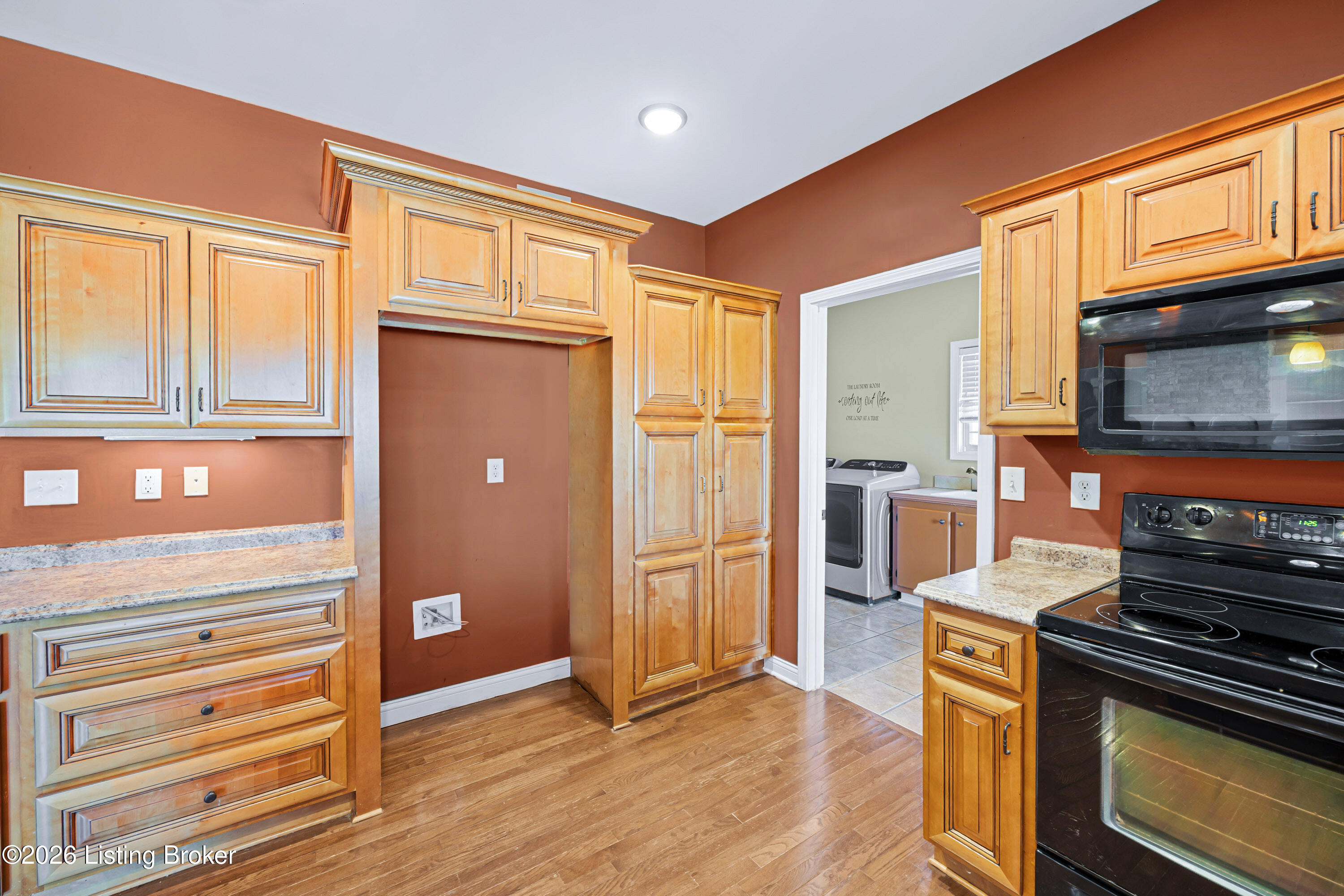 596 Meadowcrest Dr Property Photo 11