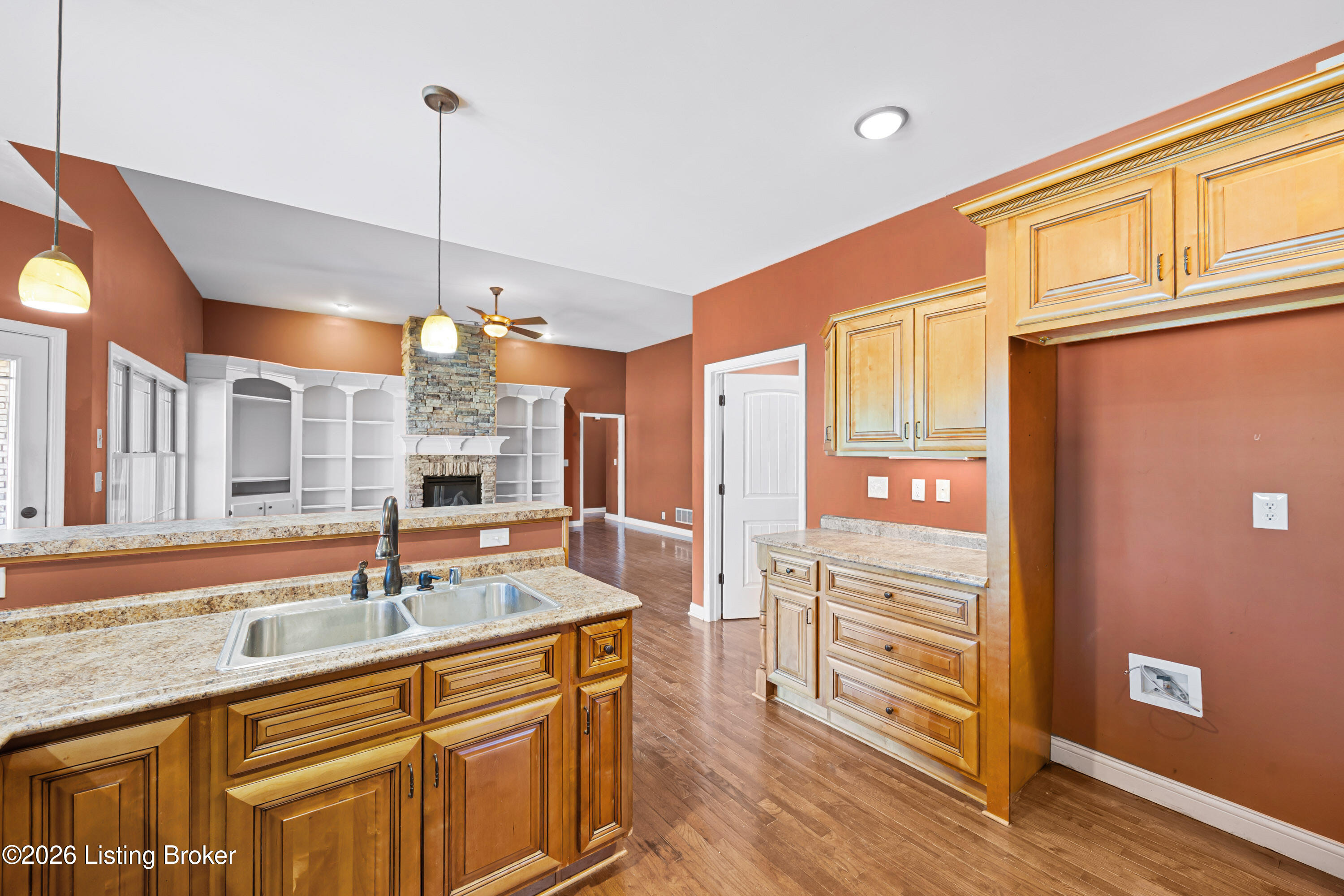 596 Meadowcrest Dr Property Photo 12