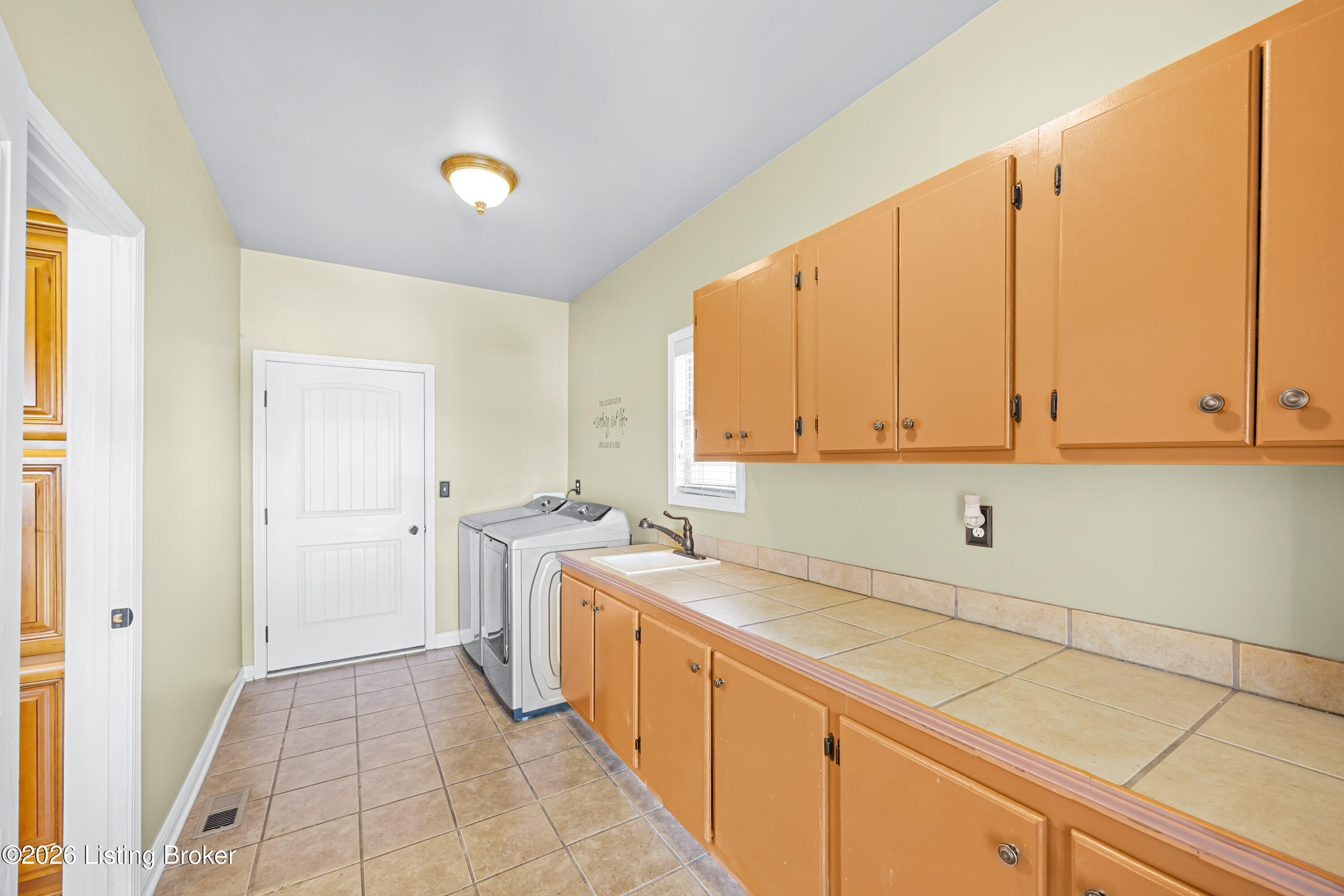 596 Meadowcrest Dr Property Photo 13