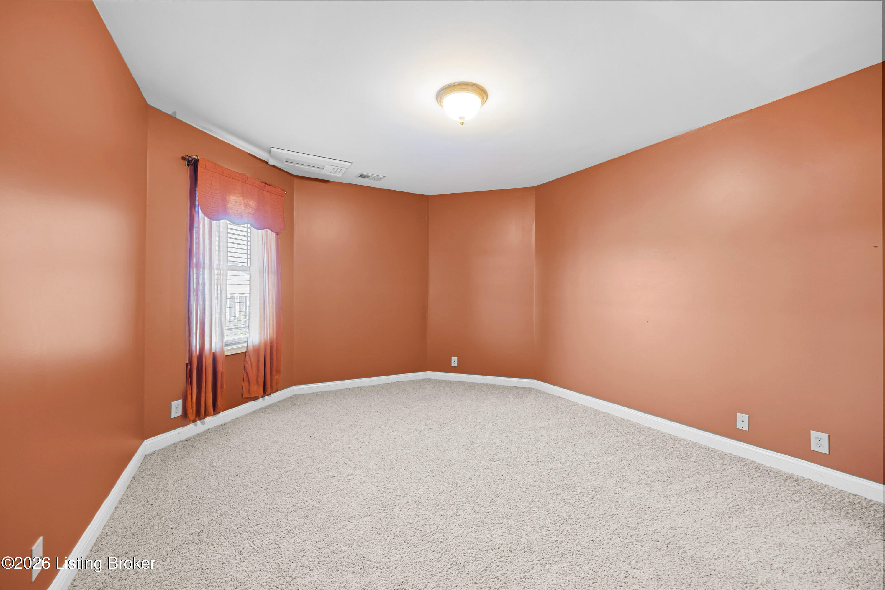 596 Meadowcrest Dr Property Photo 18