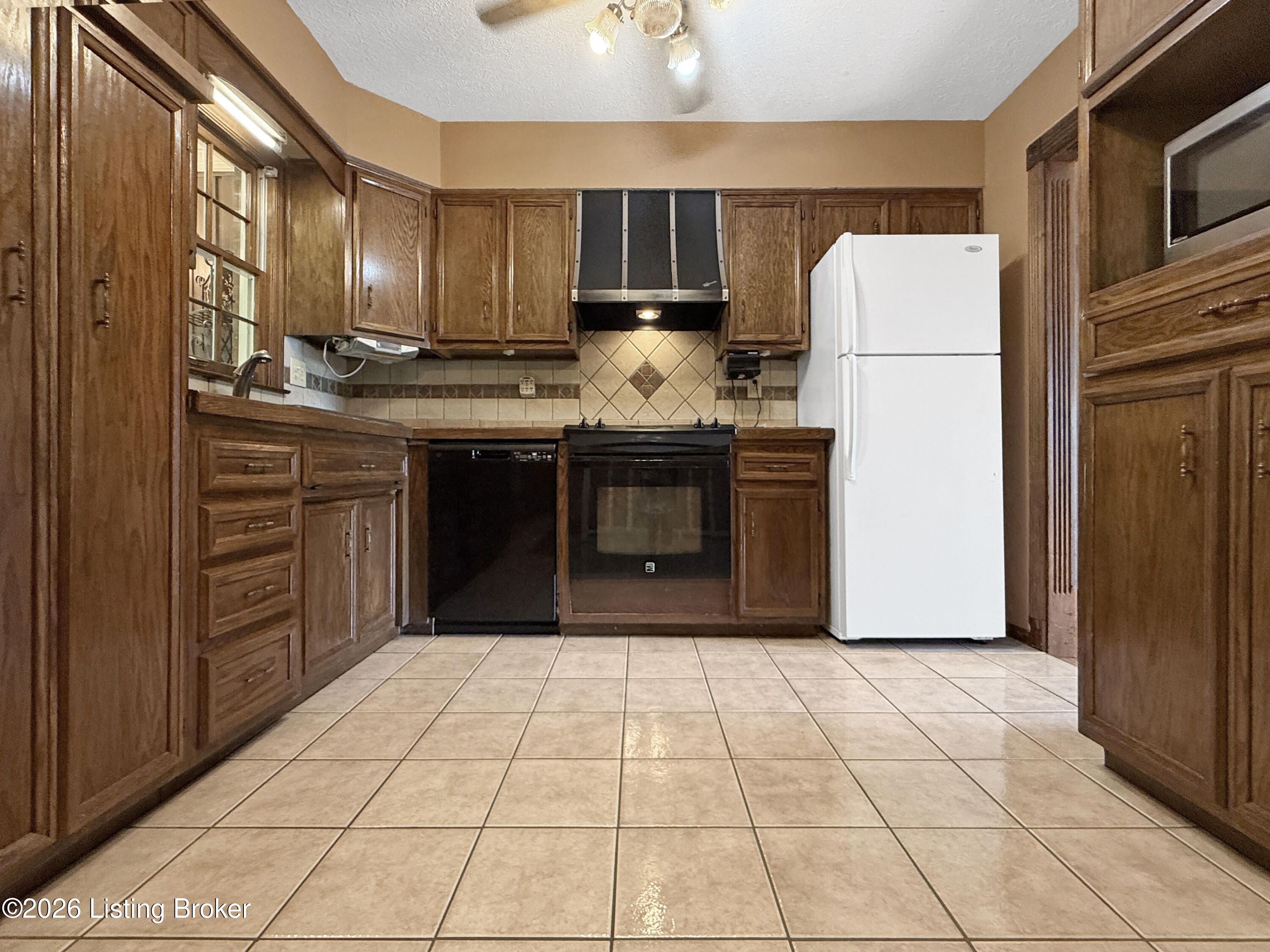 8203 Flicker Pl Property Photo 12