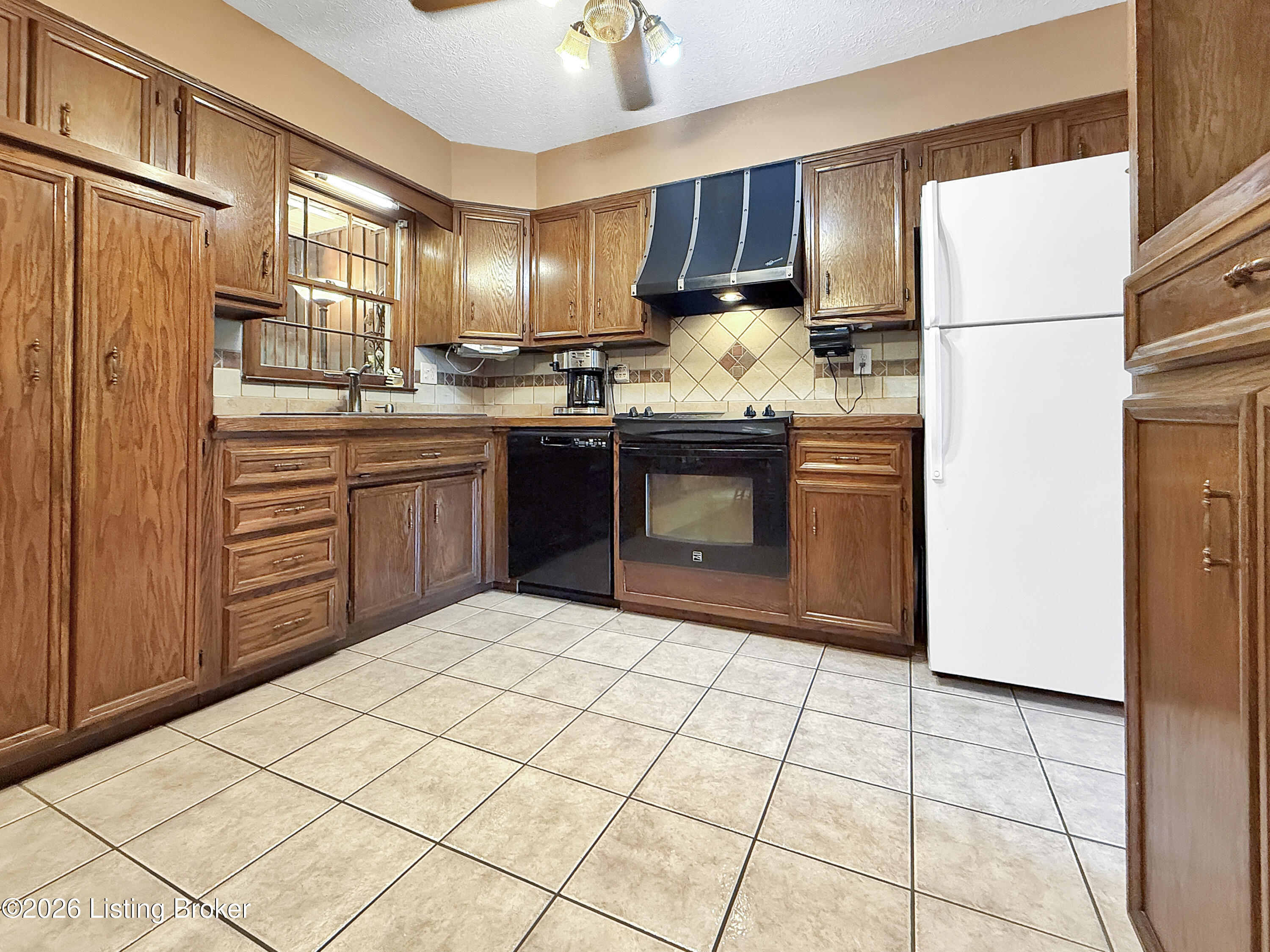 8203 Flicker Pl Property Photo 13