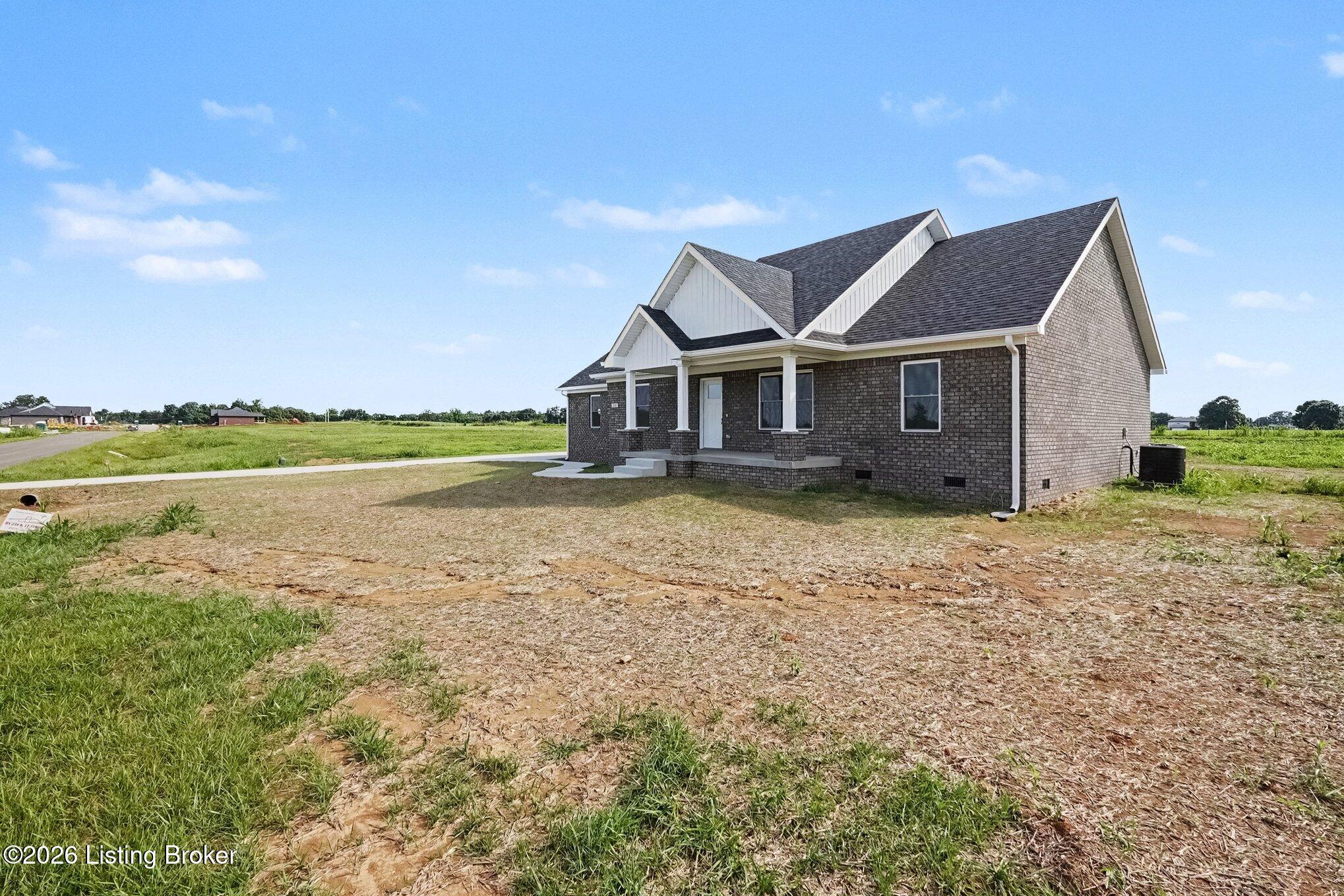 106 Woodford Dr Property Photo 3