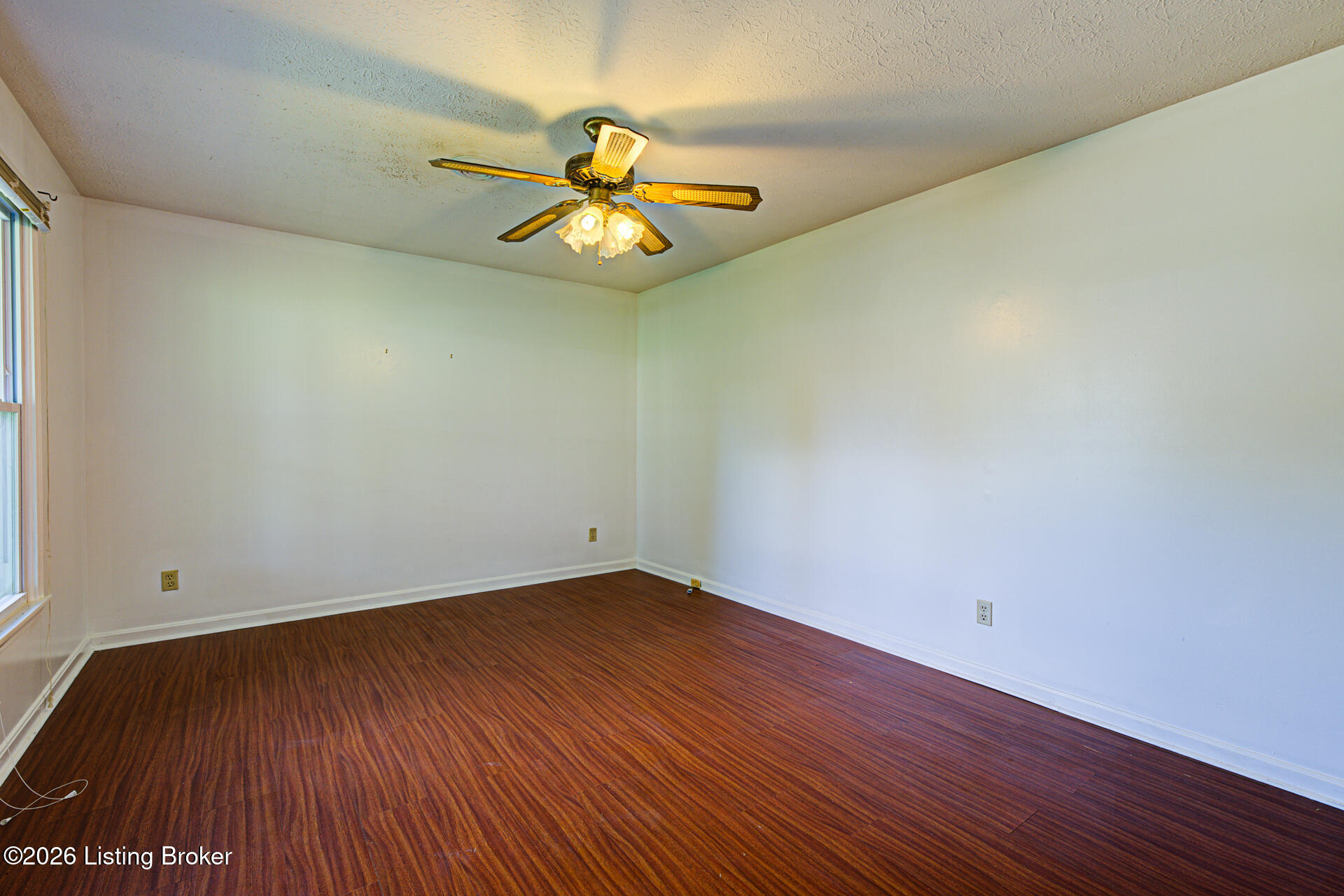 202 Clore Ave Property Photo 4