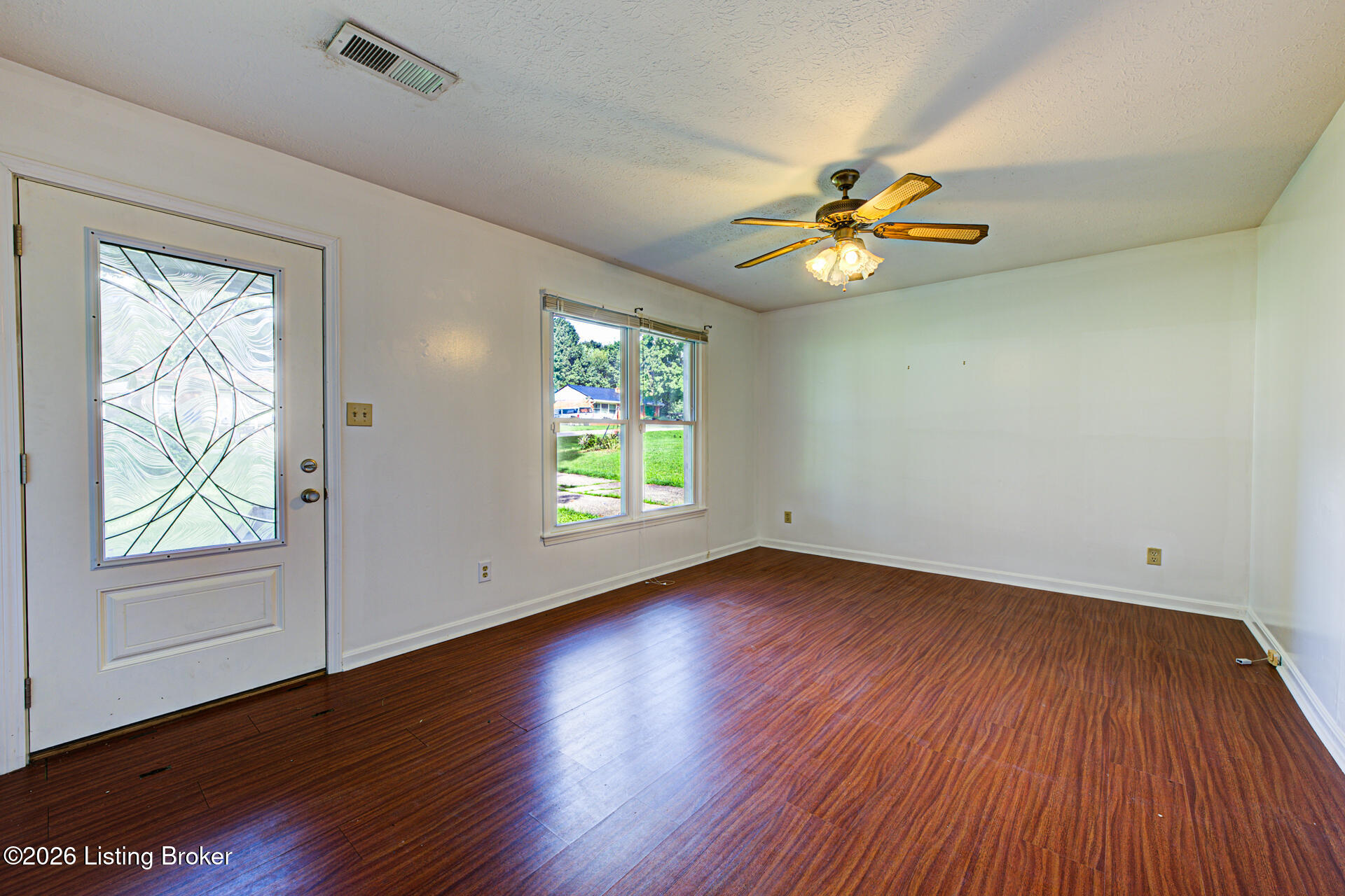 202 Clore Ave Property Photo 5