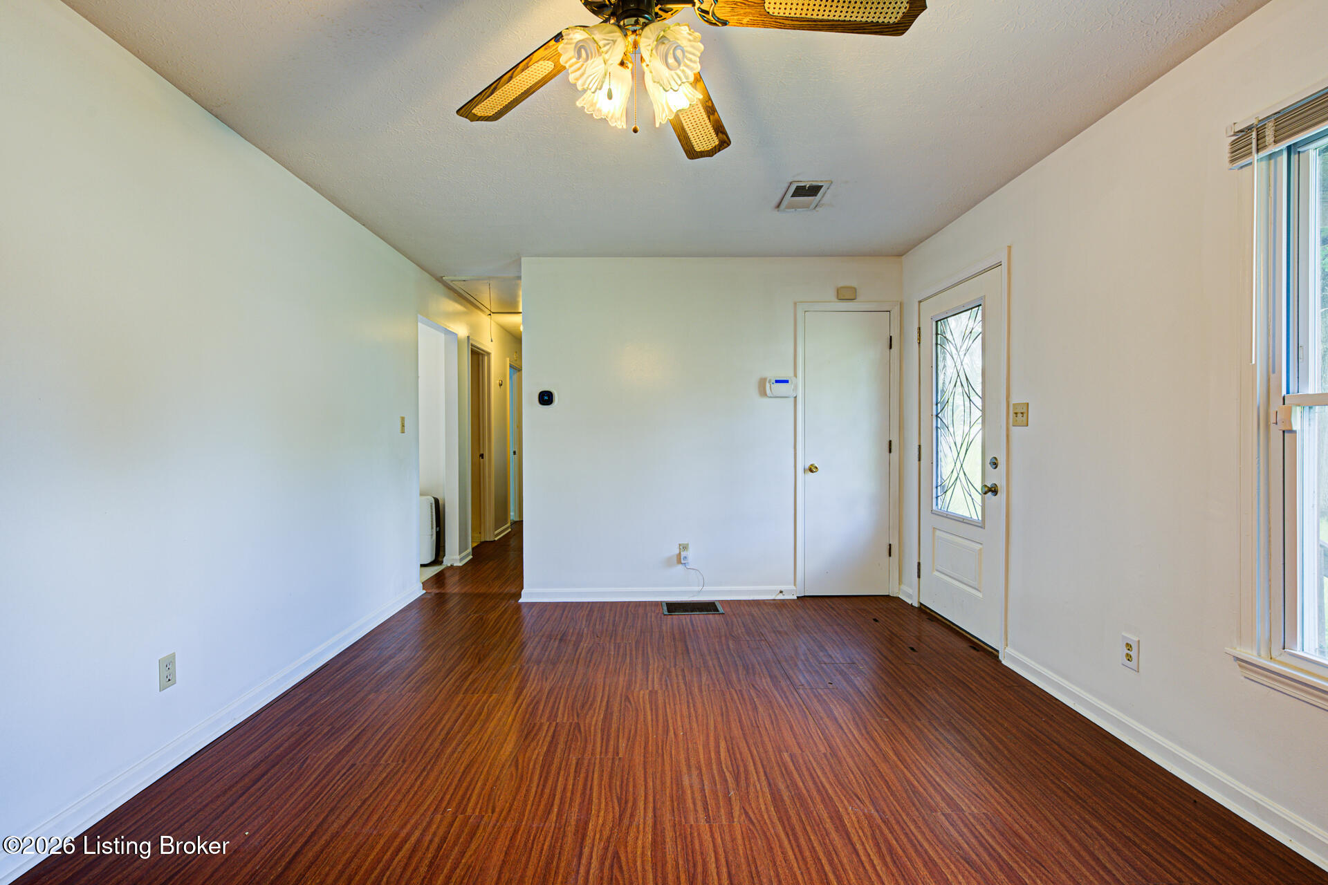 202 Clore Ave Property Photo 6