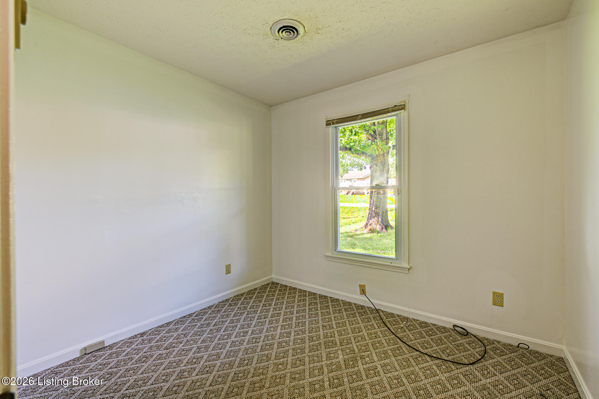 202 Clore Ave Property Photo 16