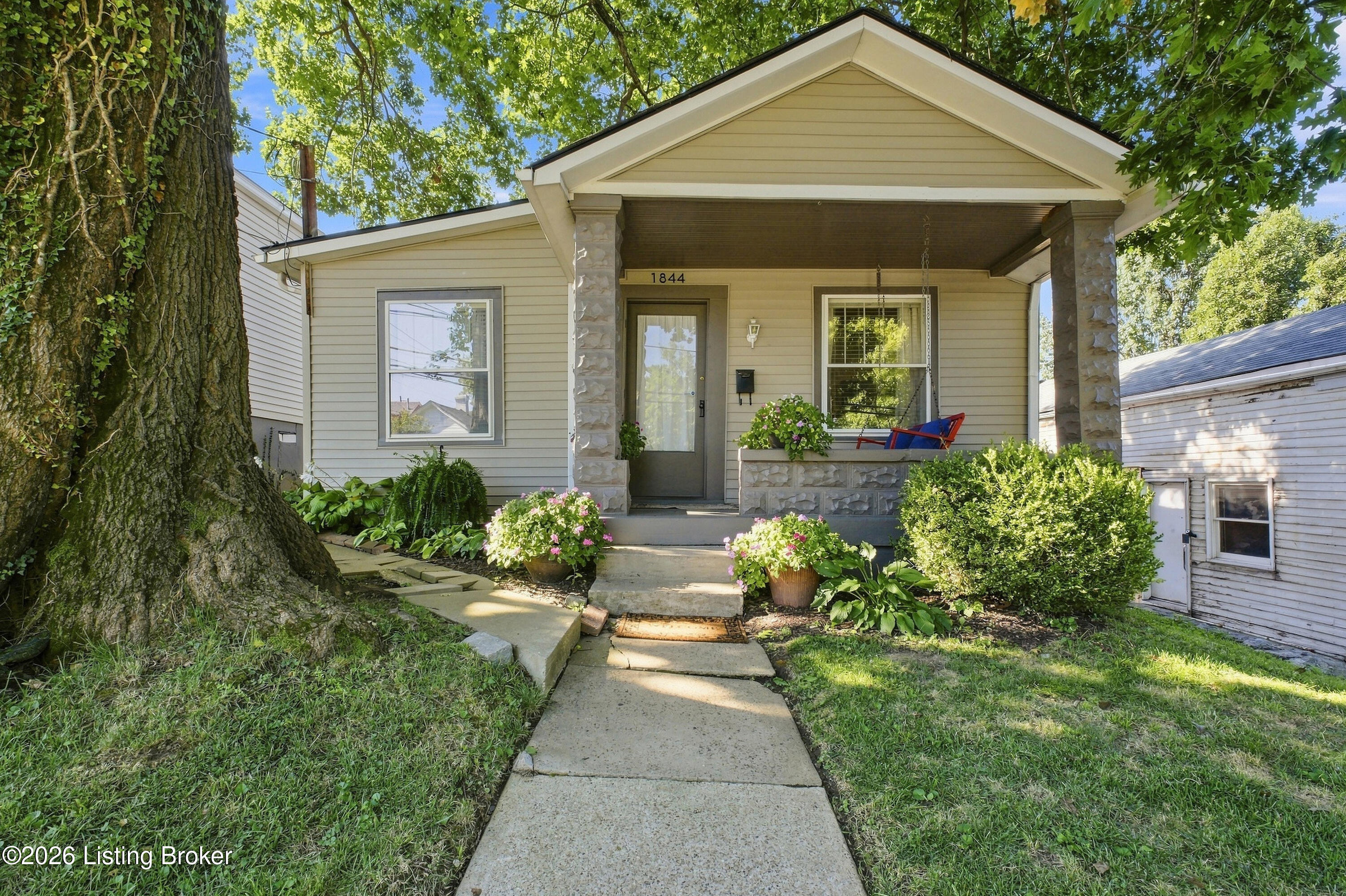 1844 Payne St Property Photo 1