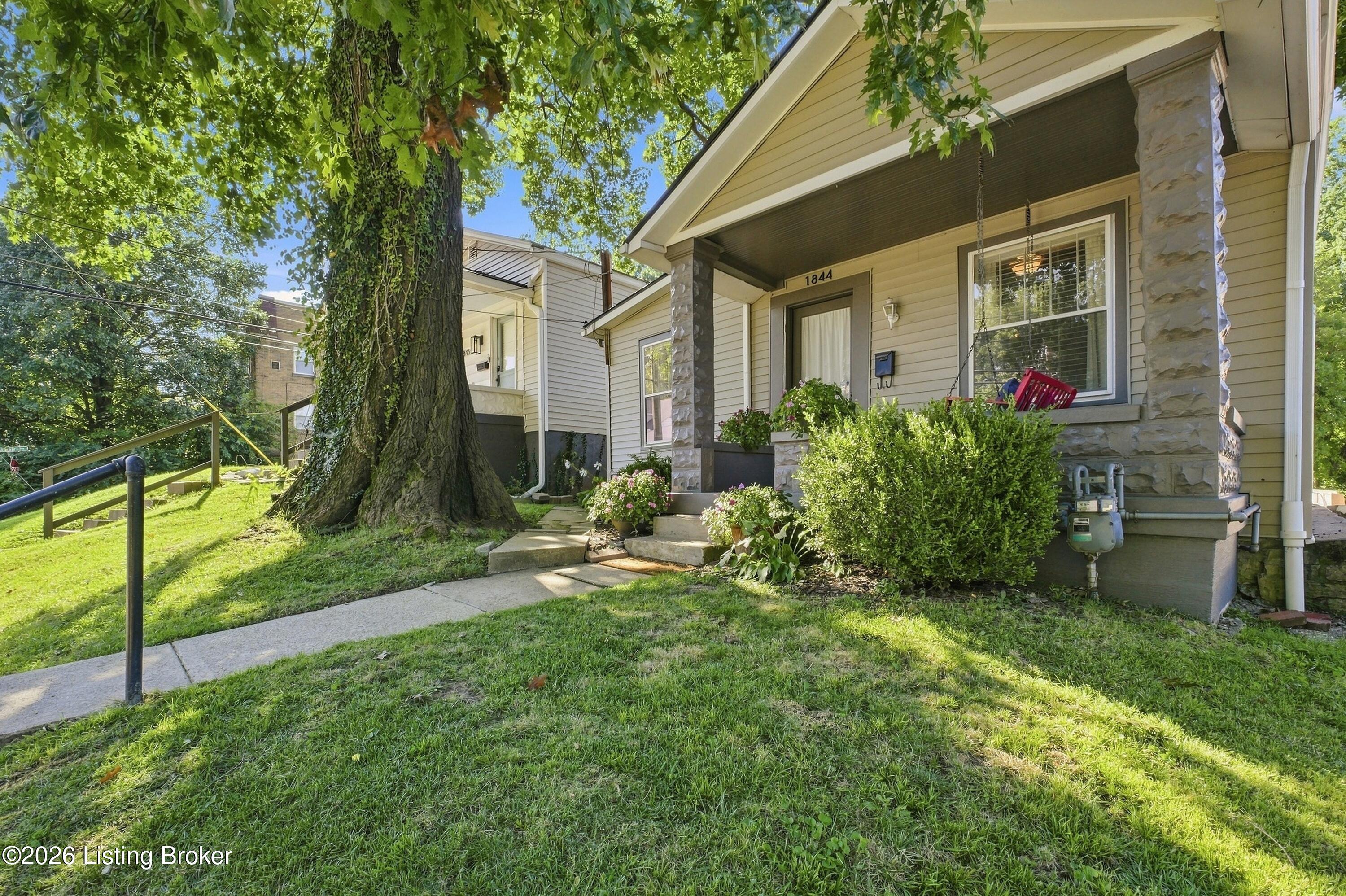 1844 Payne St Property Photo 2