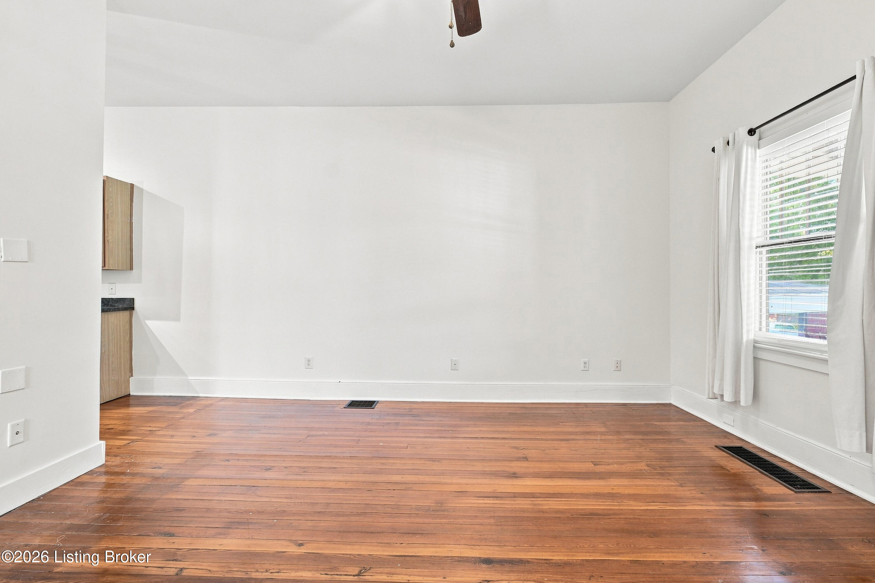 1844 Payne St Property Photo 6