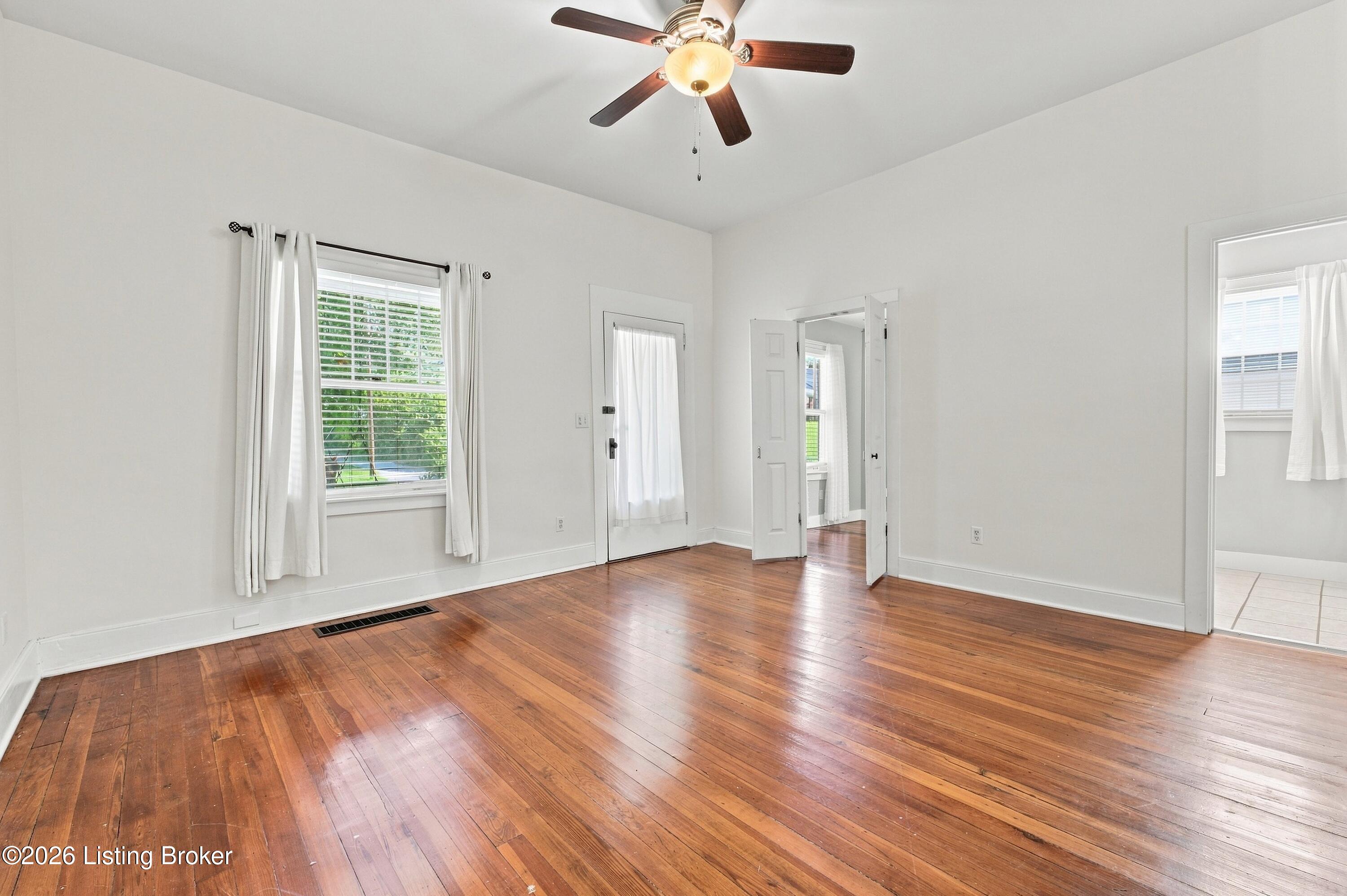 1844 Payne St Property Photo 9