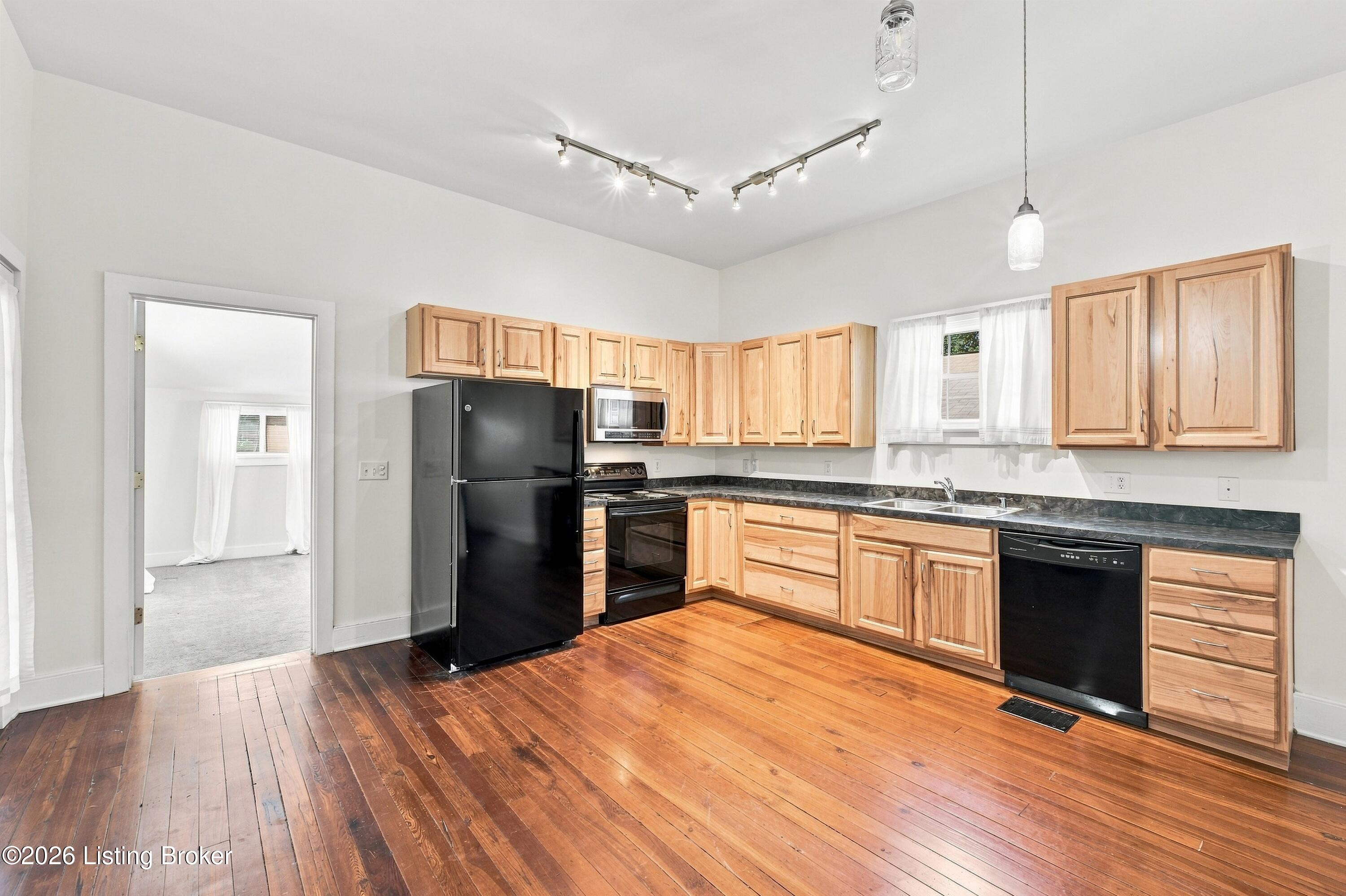 1844 Payne St Property Photo 11