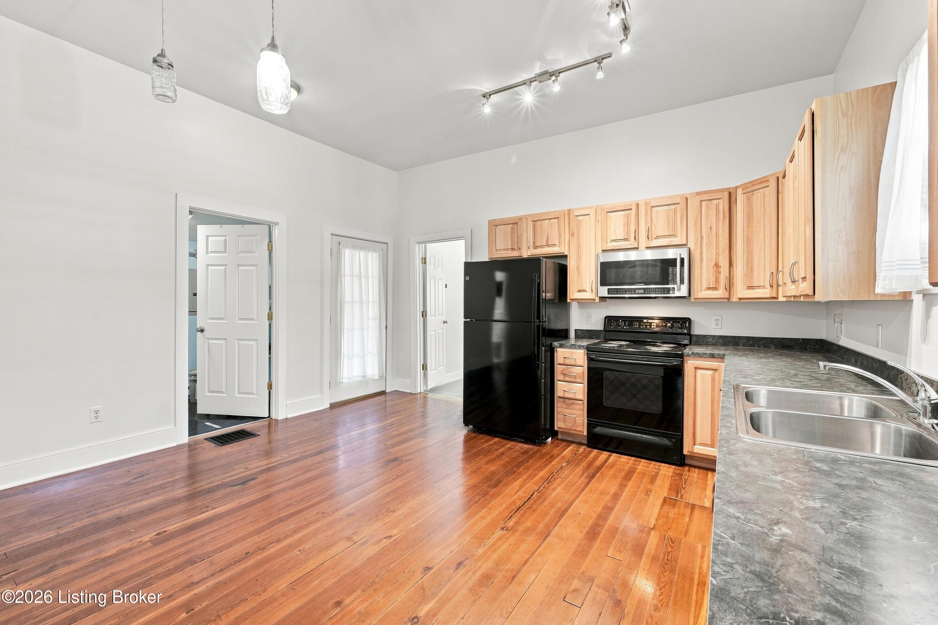 1844 Payne St Property Photo 13