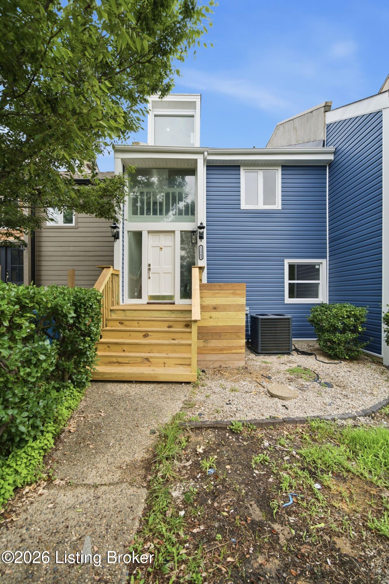 13909 Harbour Pl Property Photo 2