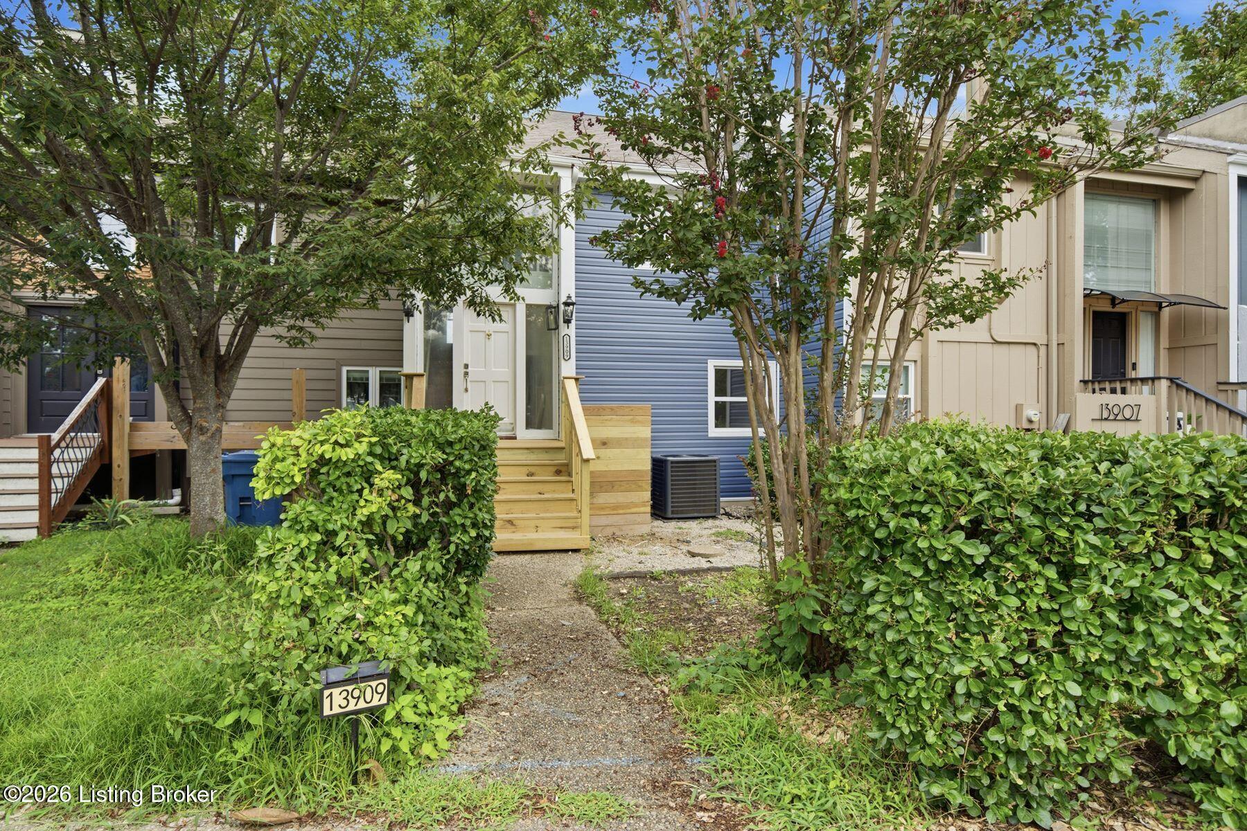 13909 Harbour Pl Property Photo 3