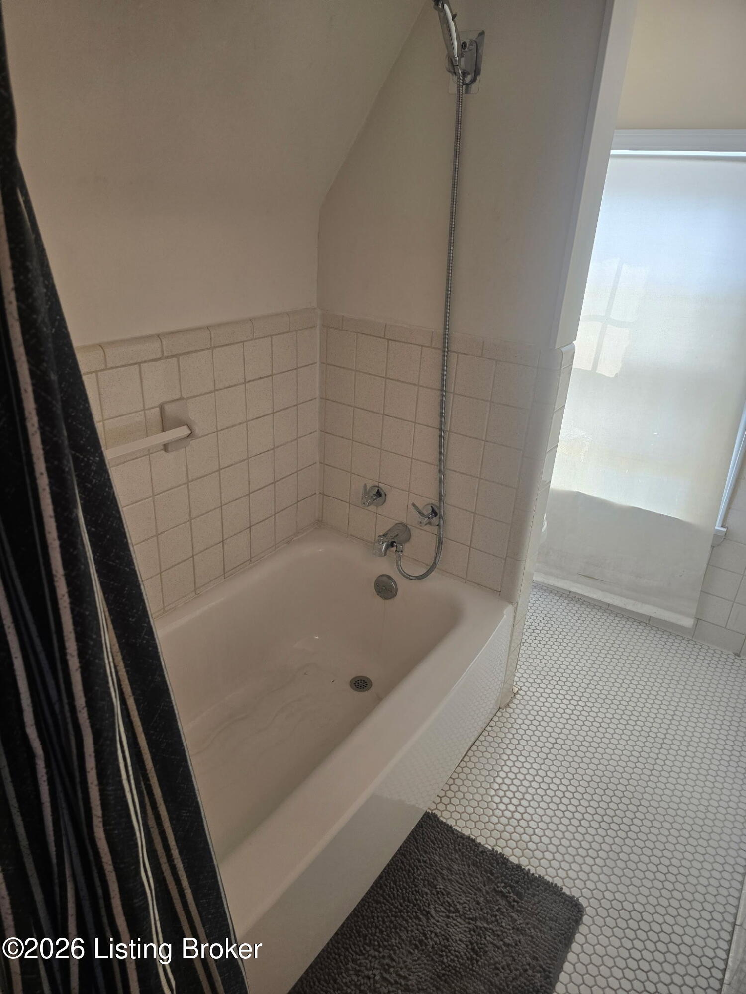 5614 Morrison Ave Property Photo 4