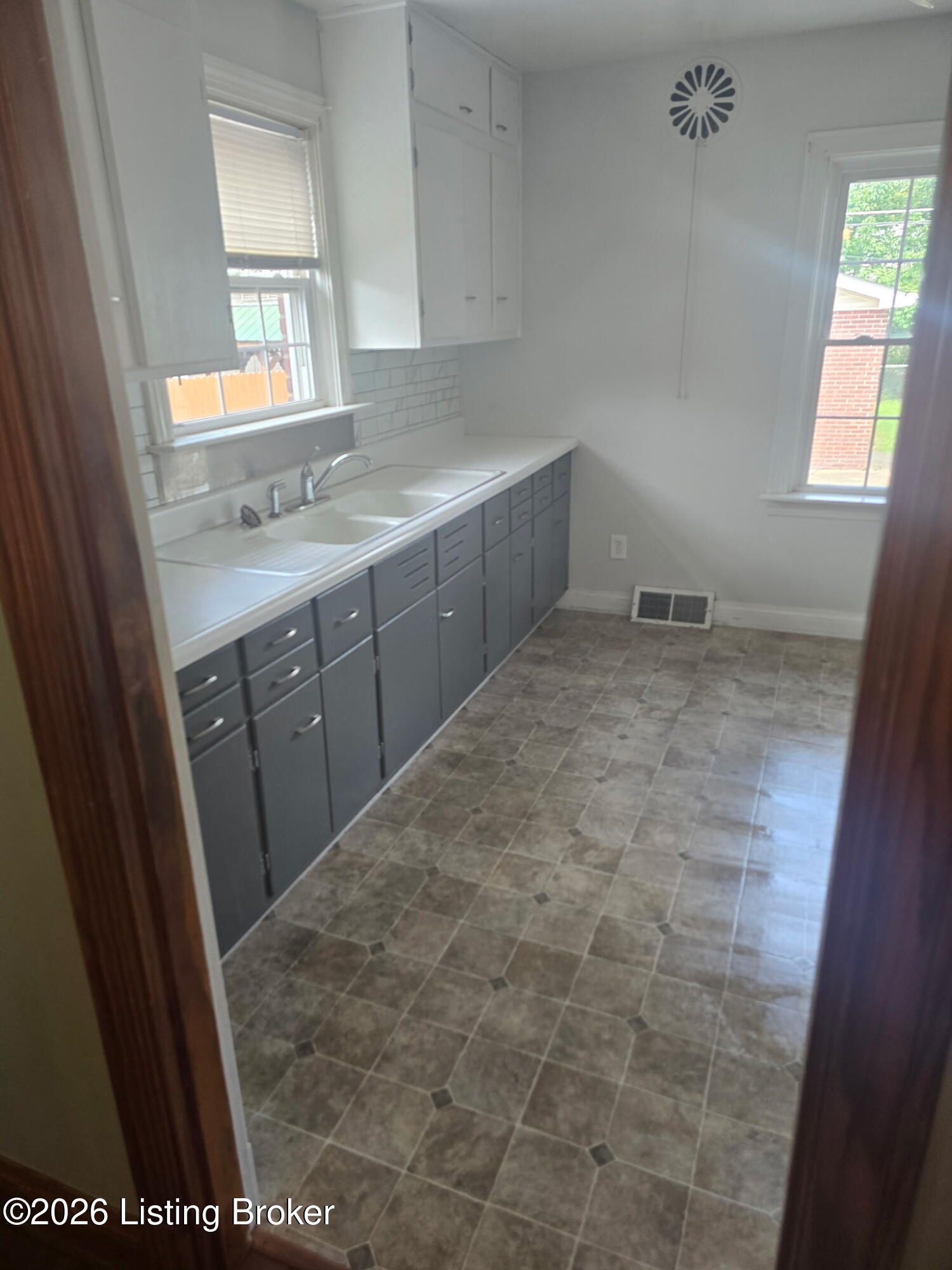 5614 Morrison Ave Property Photo 15