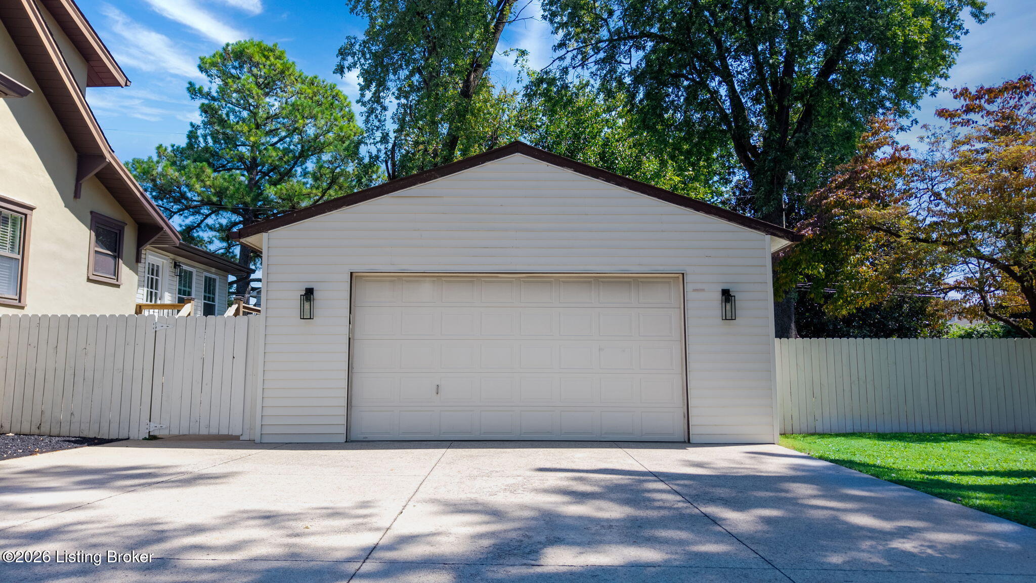 1424 Cardinal Dr Property Photo 3