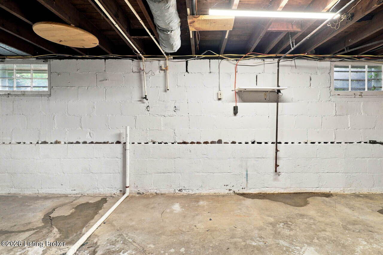 119 Gillette Ave Property Photo 32