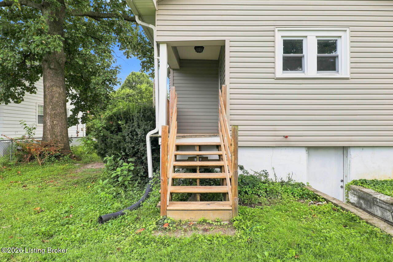 119 Gillette Ave Property Photo 35