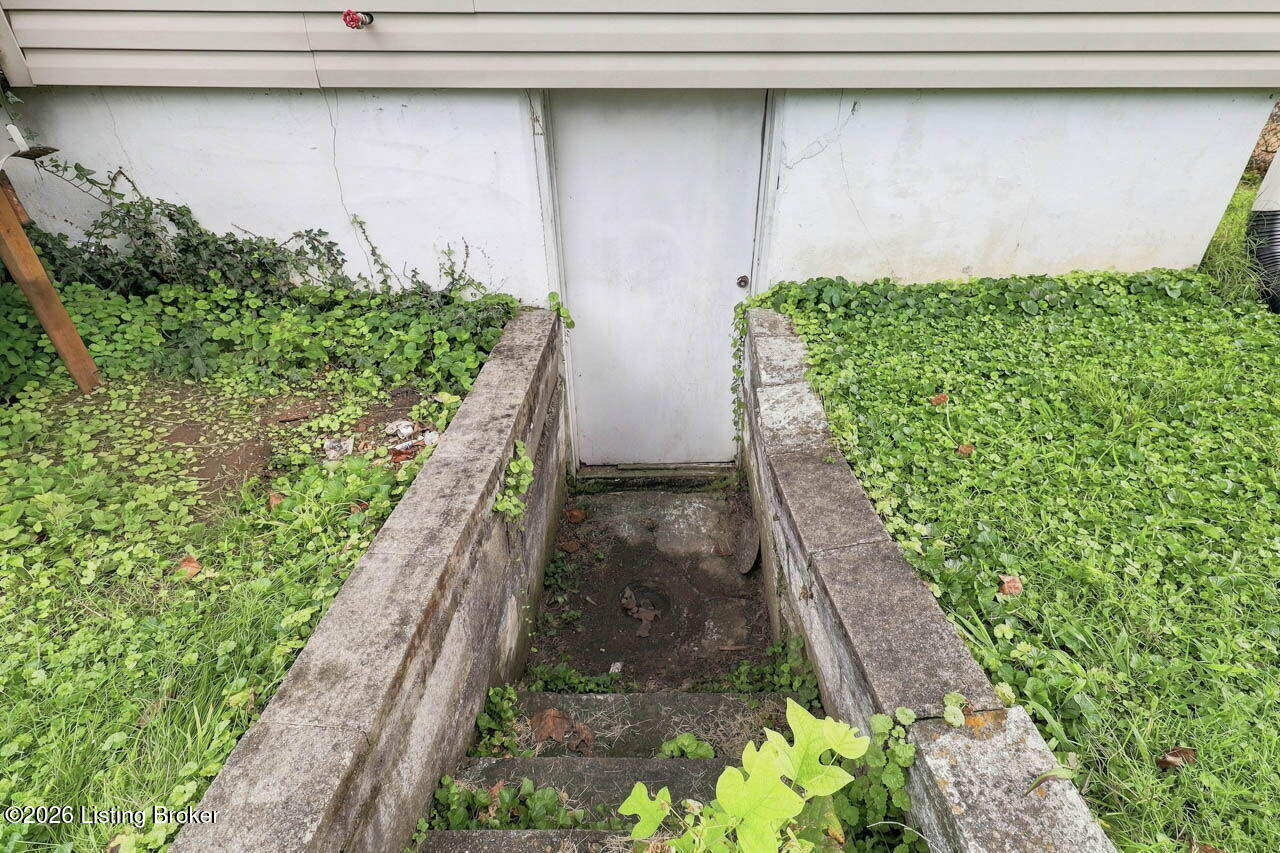 119 Gillette Ave Property Photo 36