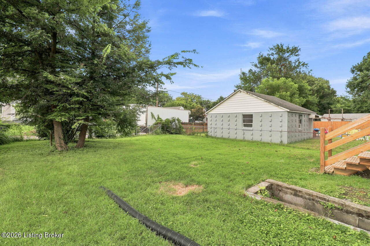 119 Gillette Ave Property Photo 37
