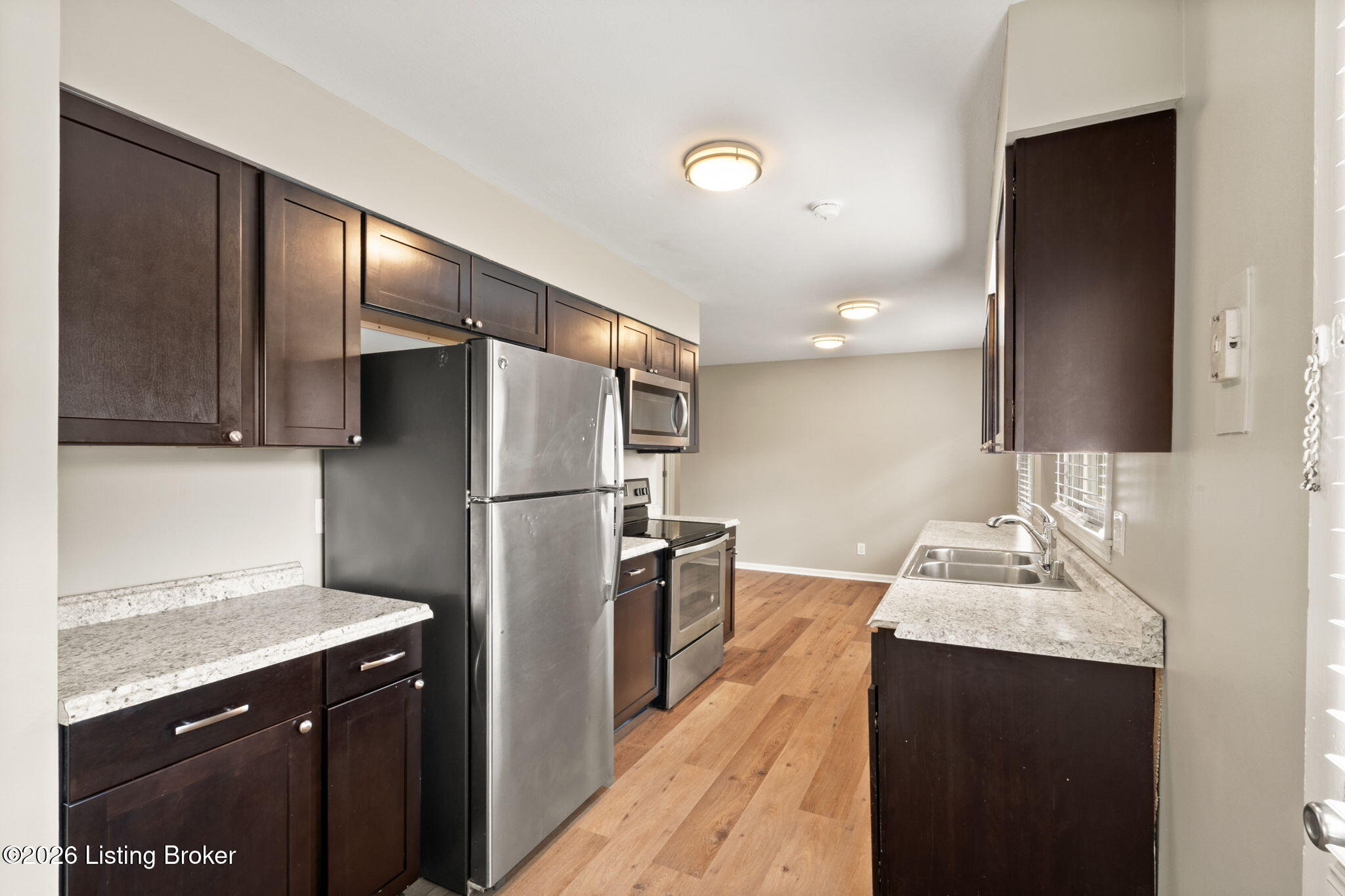 7106 Sunny Vale Way Property Photo 3
