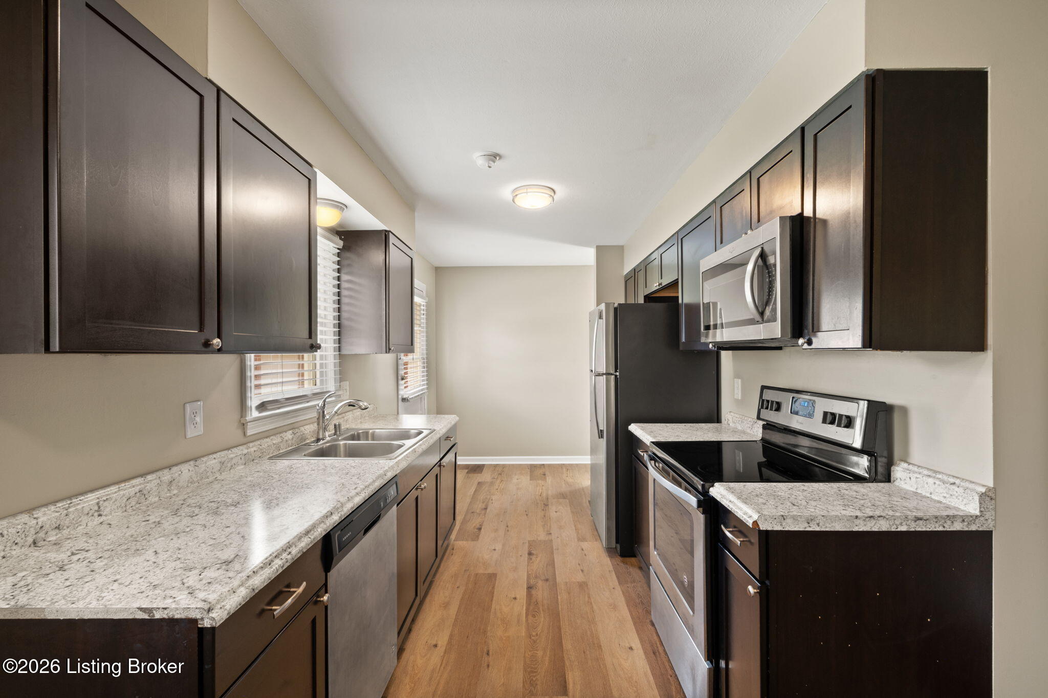 7106 Sunny Vale Way Property Photo 4