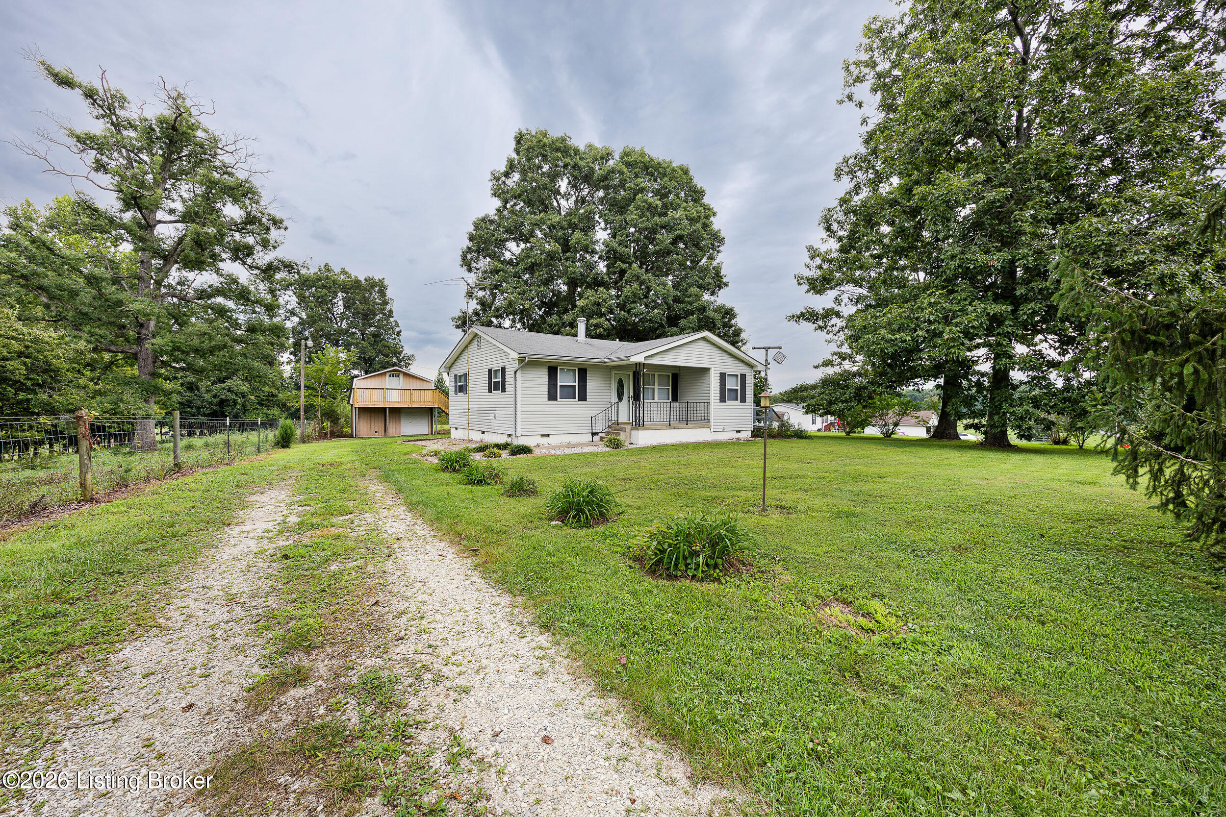 929 Sycamore Rd Property Photo 3