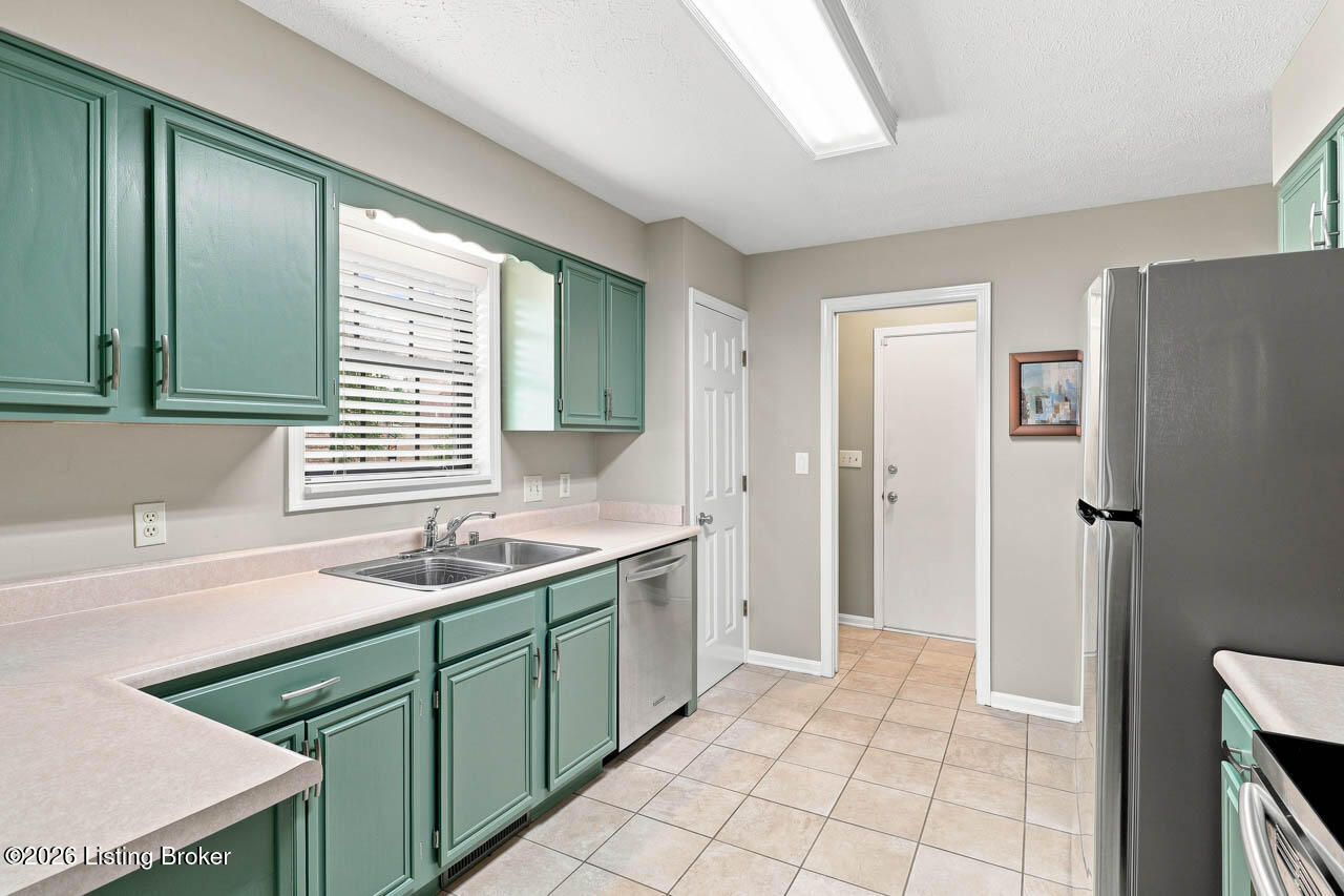 3026 Bradford Grove Ln Property Photo 10