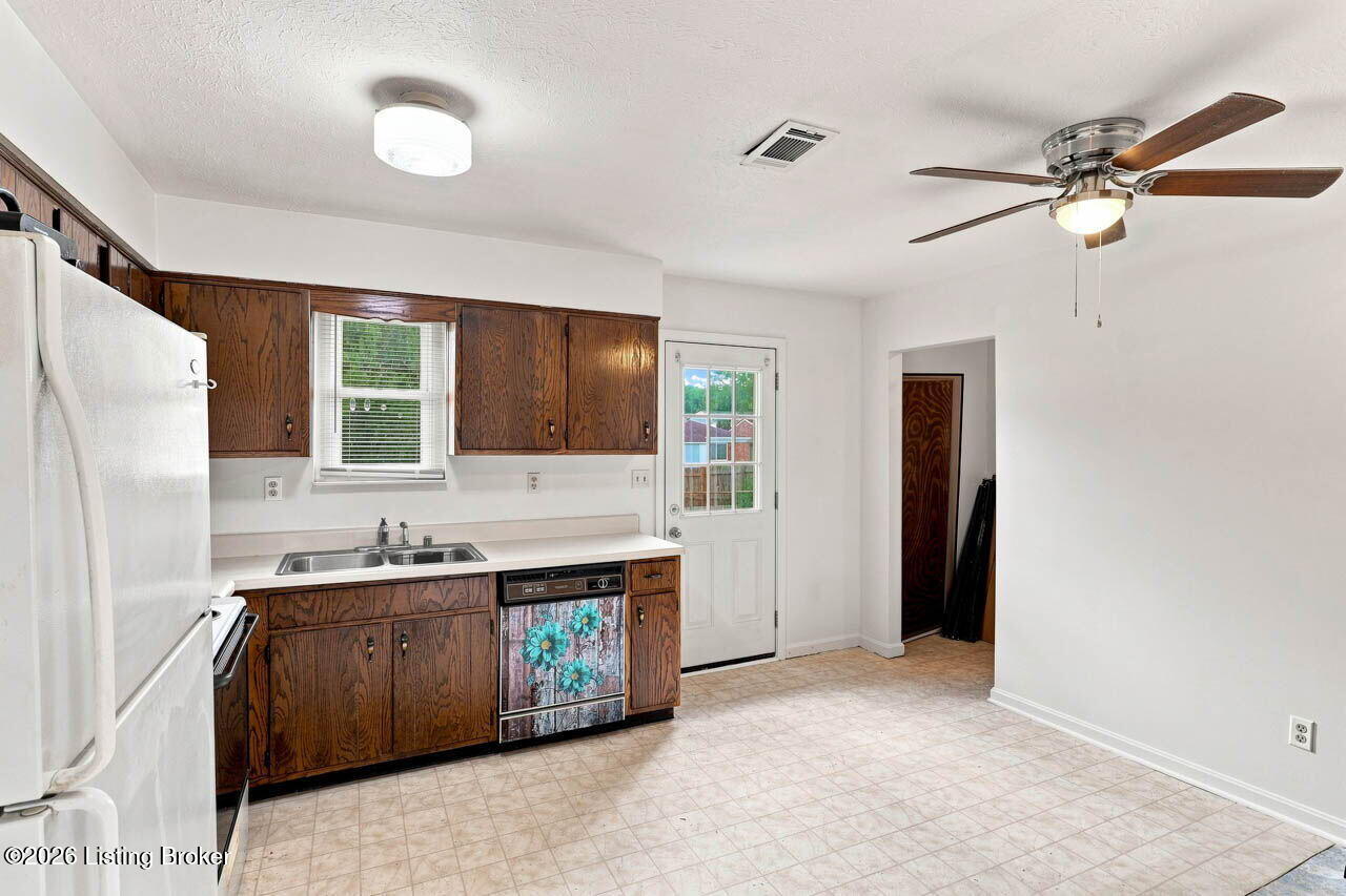3716 Hillview Blvd Property Photo 8