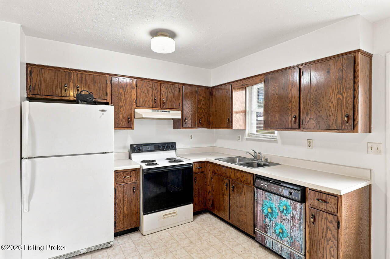 3716 Hillview Blvd Property Photo 9
