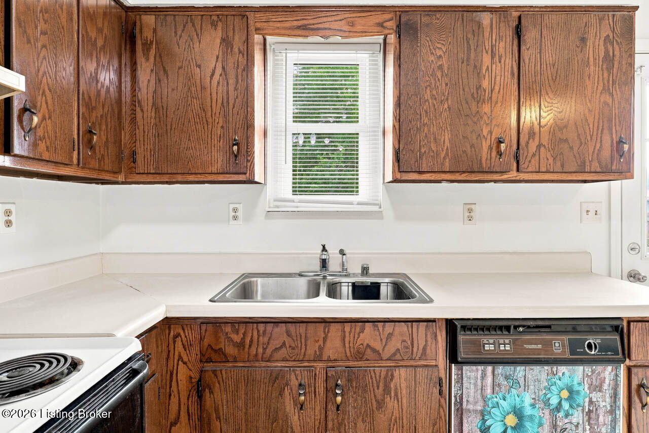 3716 Hillview Blvd Property Photo 11