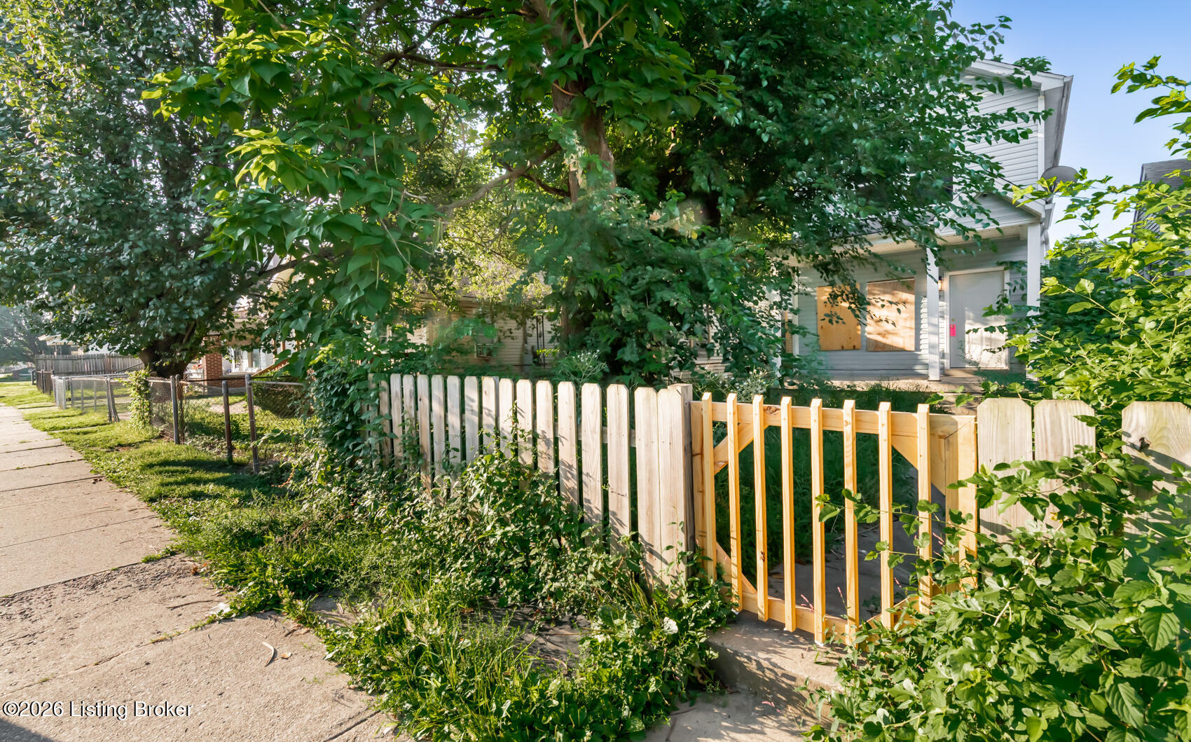 2620 W Madison St Property Photo