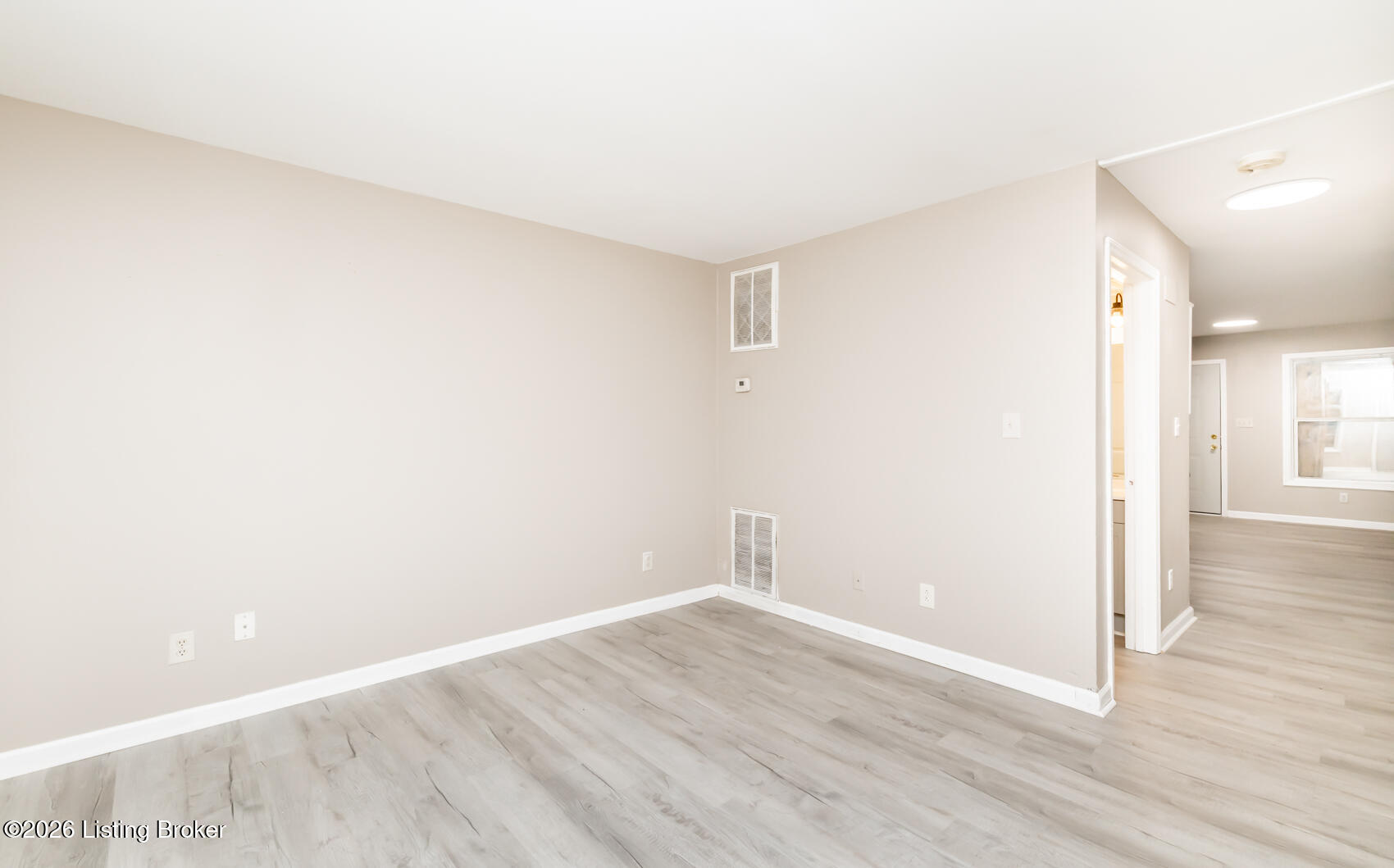 2620 W Madison St Property Photo 5