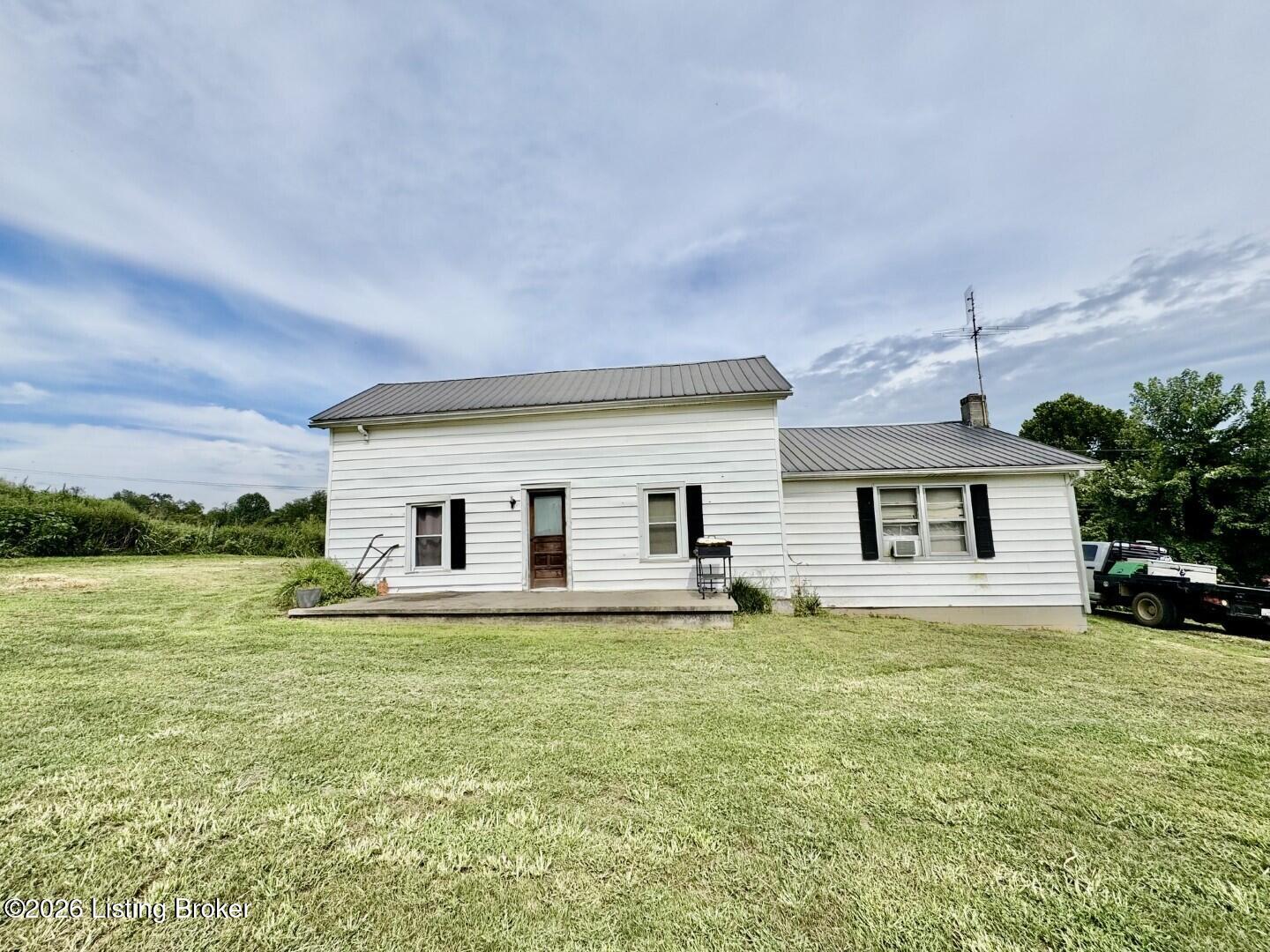 1070 Logan Rd Property Photo 1