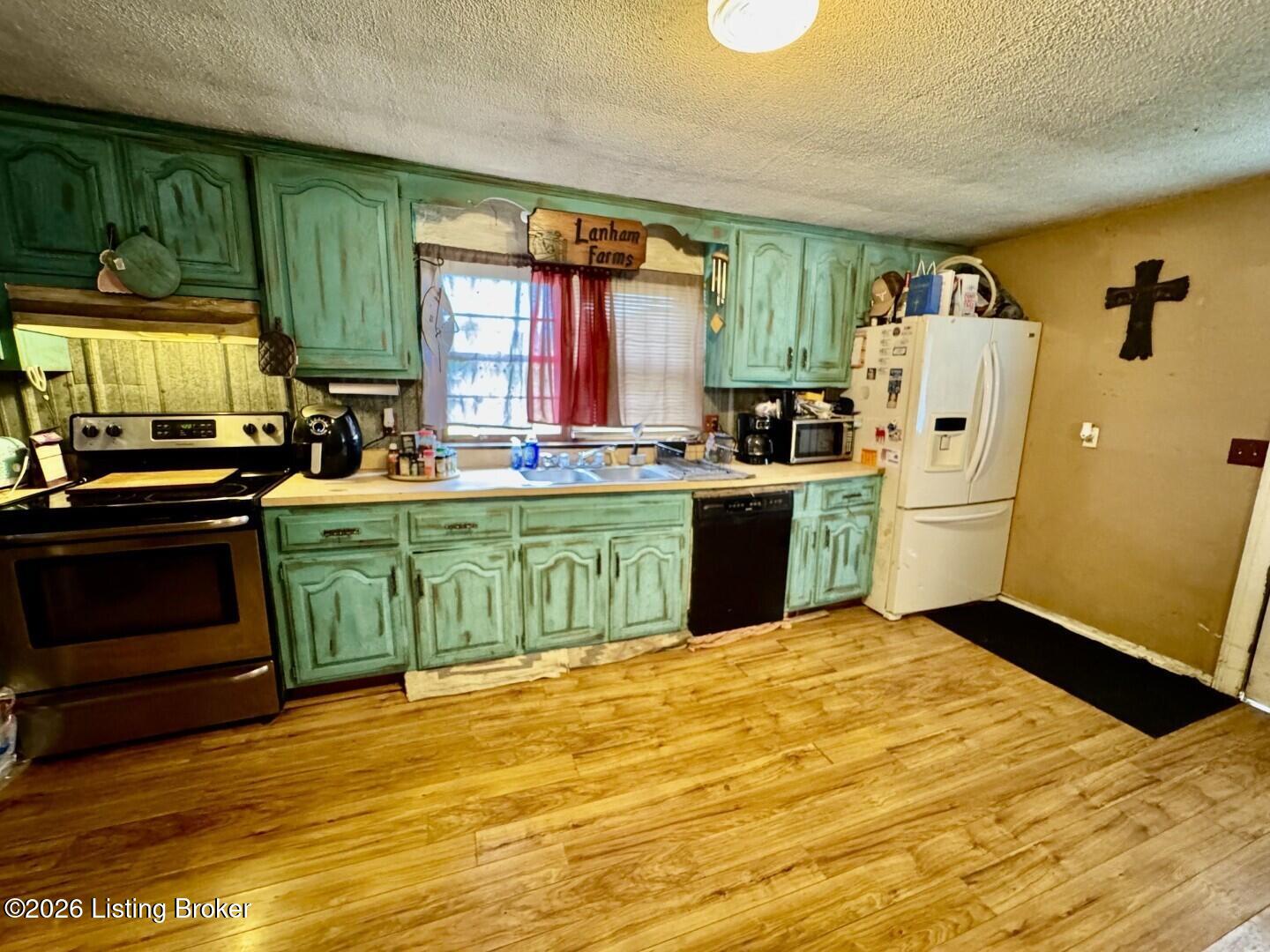 1070 Logan Rd Property Photo 2