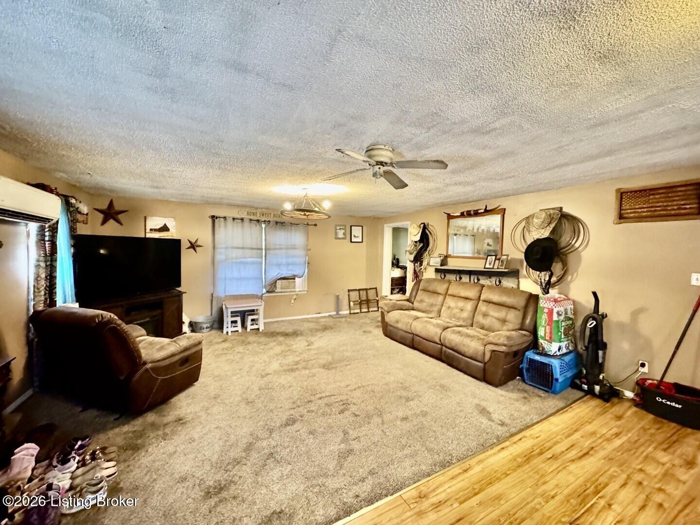 1070 Logan Rd Property Photo 4