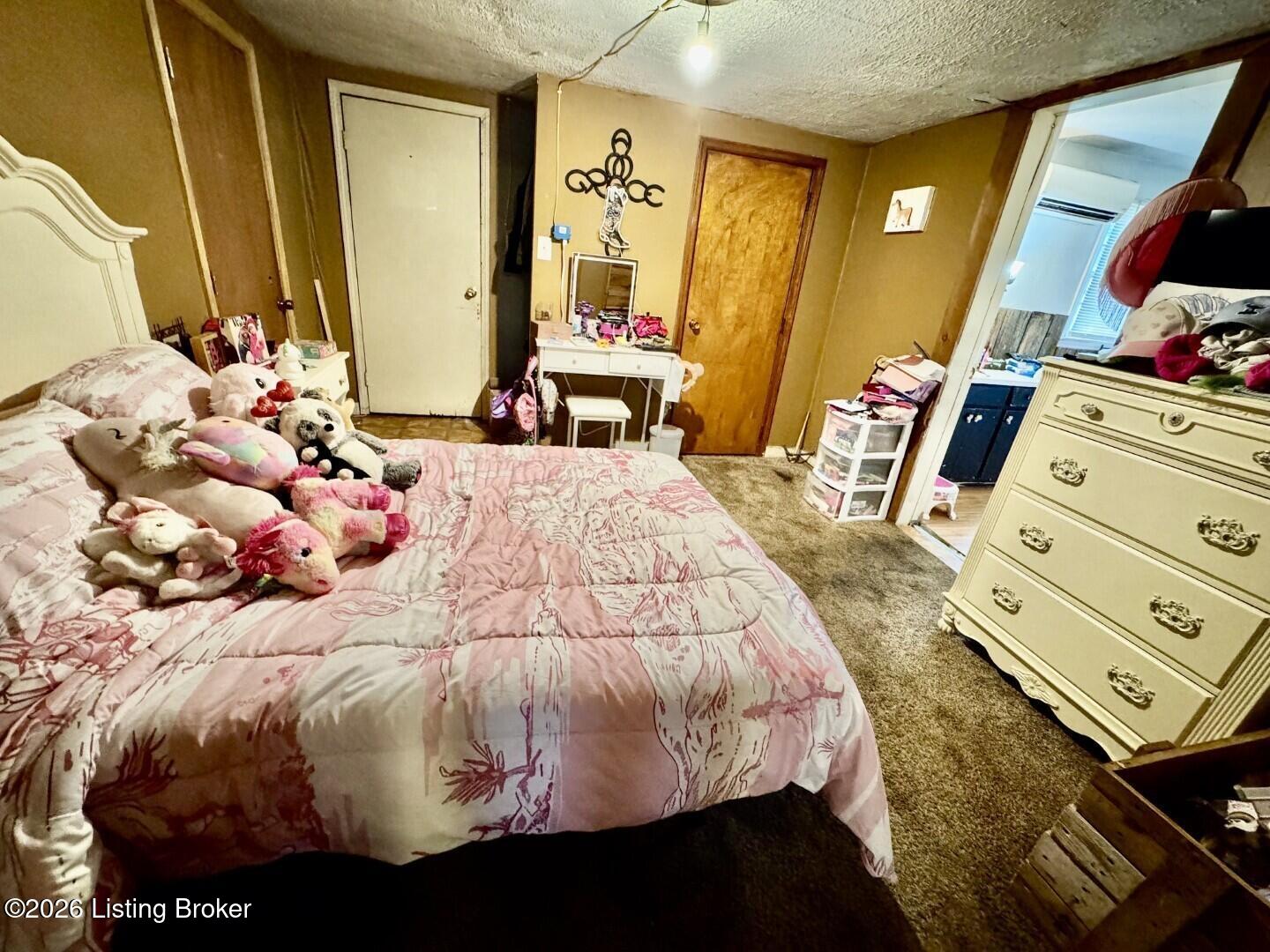 1070 Logan Rd Property Photo 9
