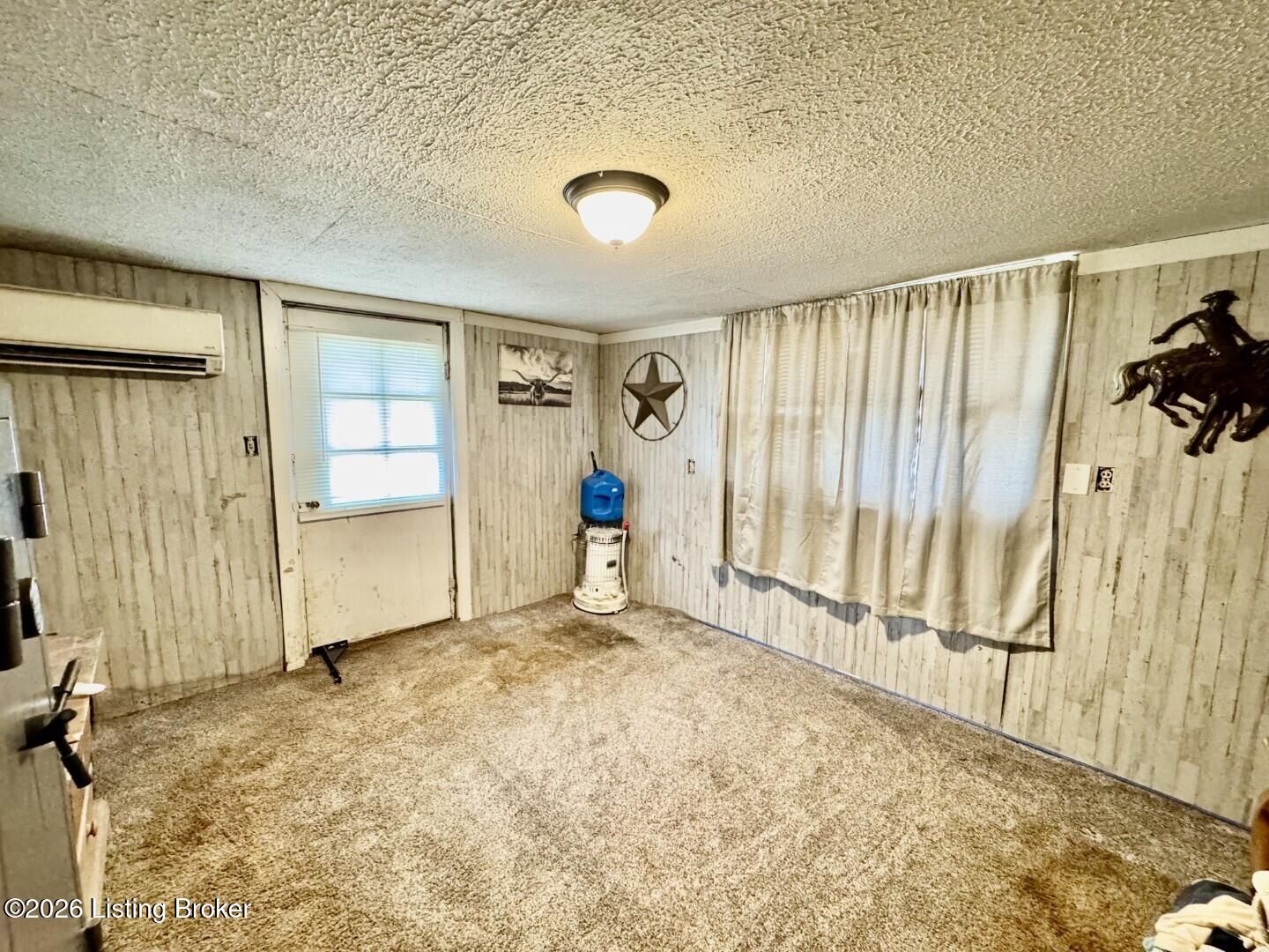 1070 Logan Rd Property Photo 12