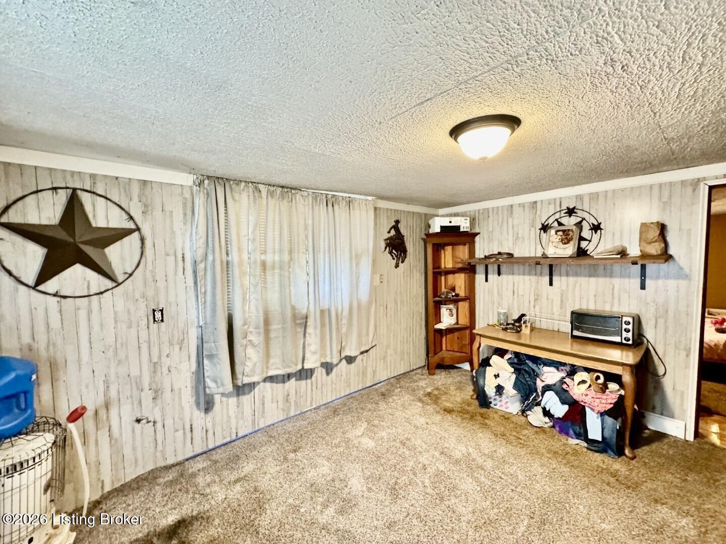 1070 Logan Rd Property Photo 13