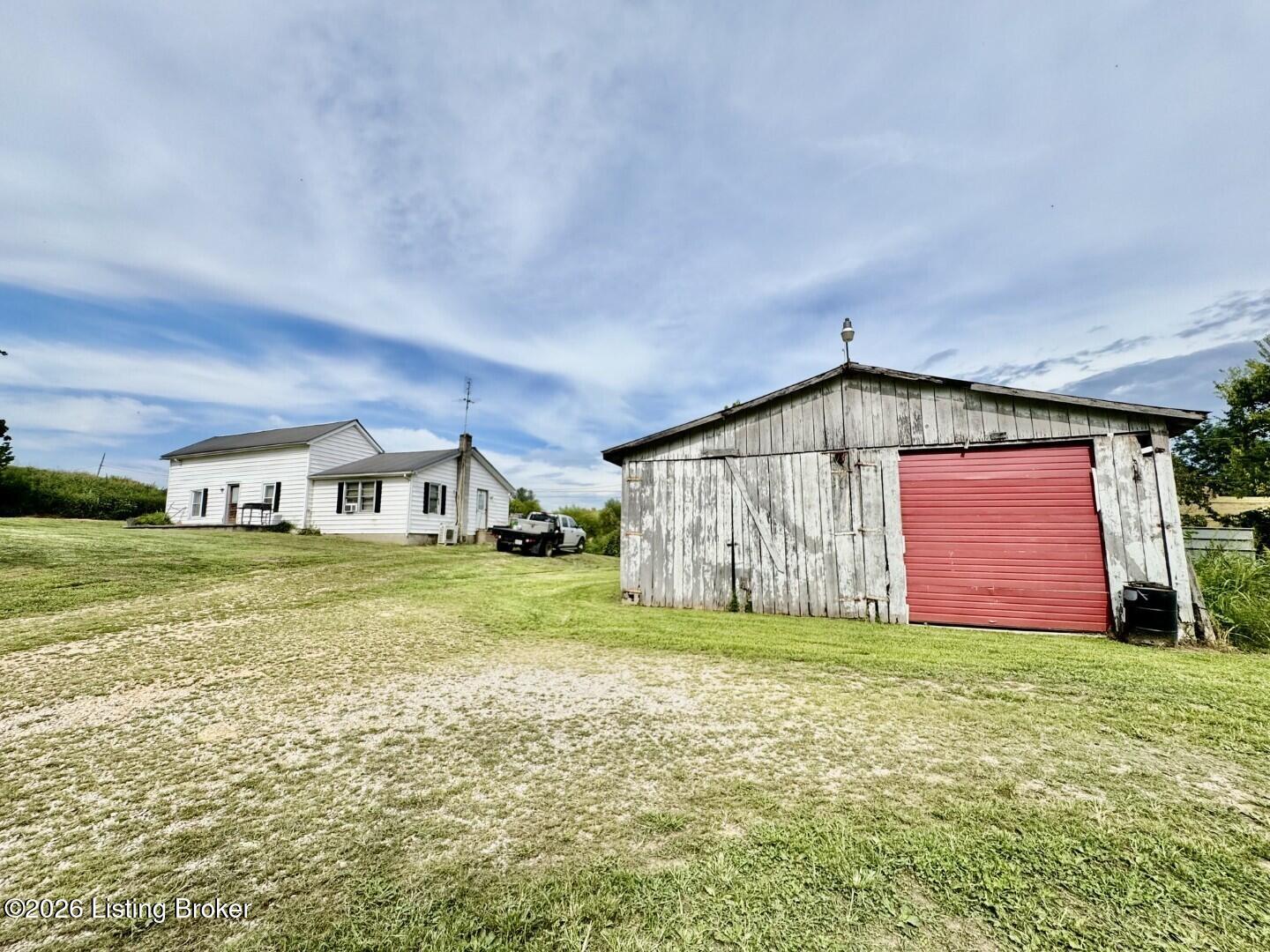 1070 Logan Rd Property Photo 15