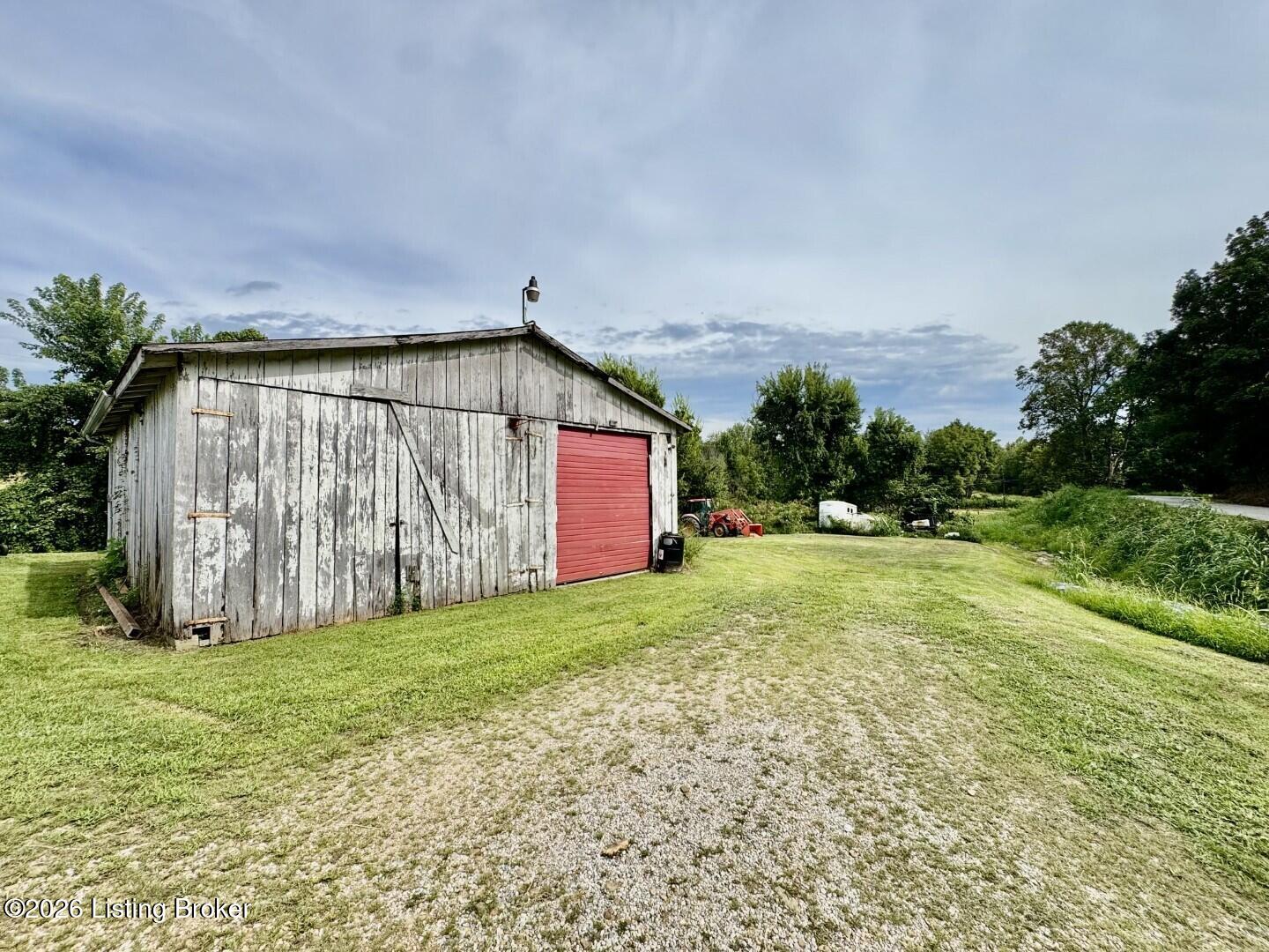 1070 Logan Rd Property Photo 16