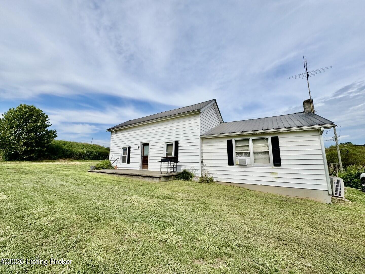 1070 Logan Rd Property Photo 17