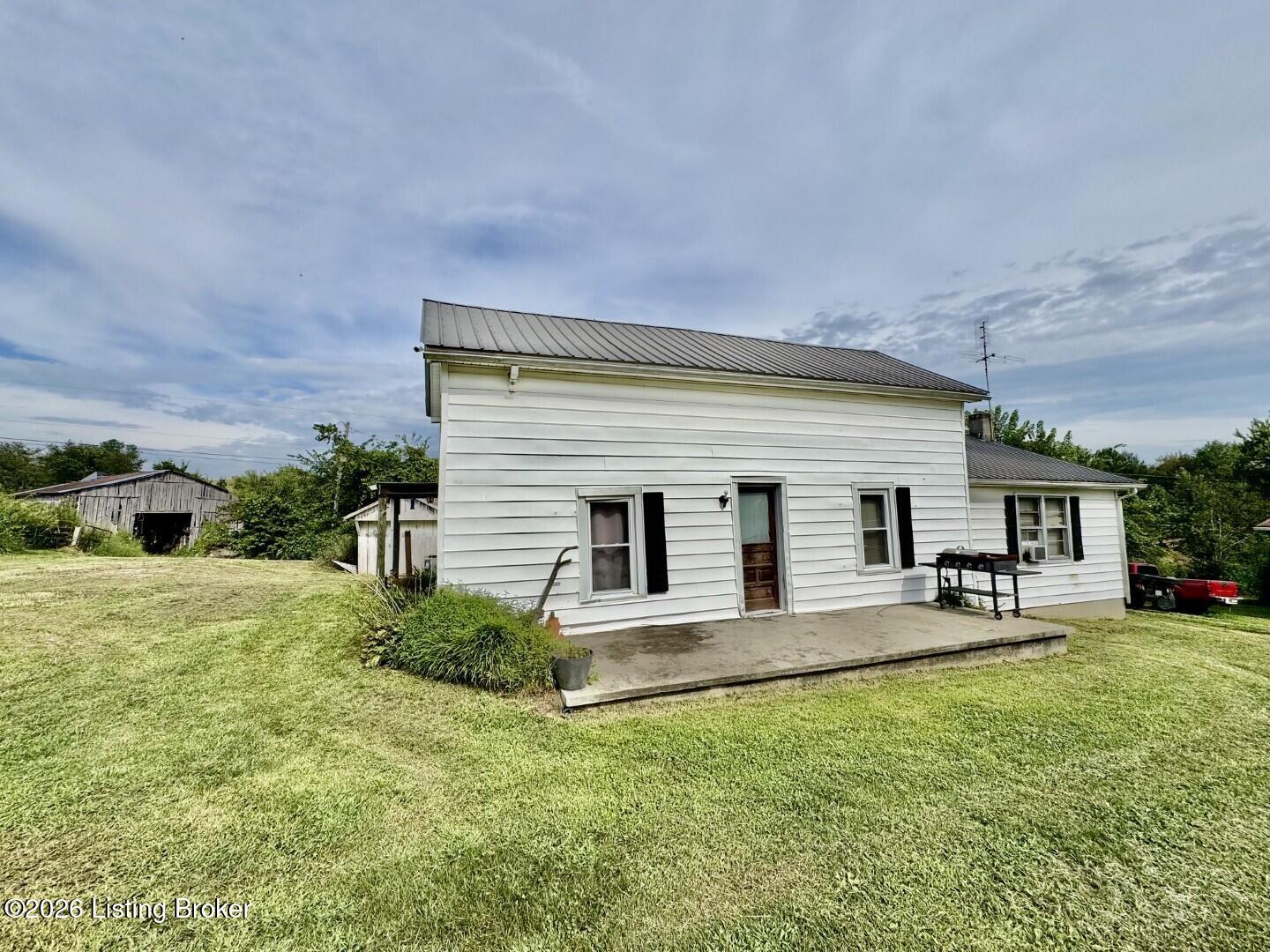 1070 Logan Rd Property Photo 18