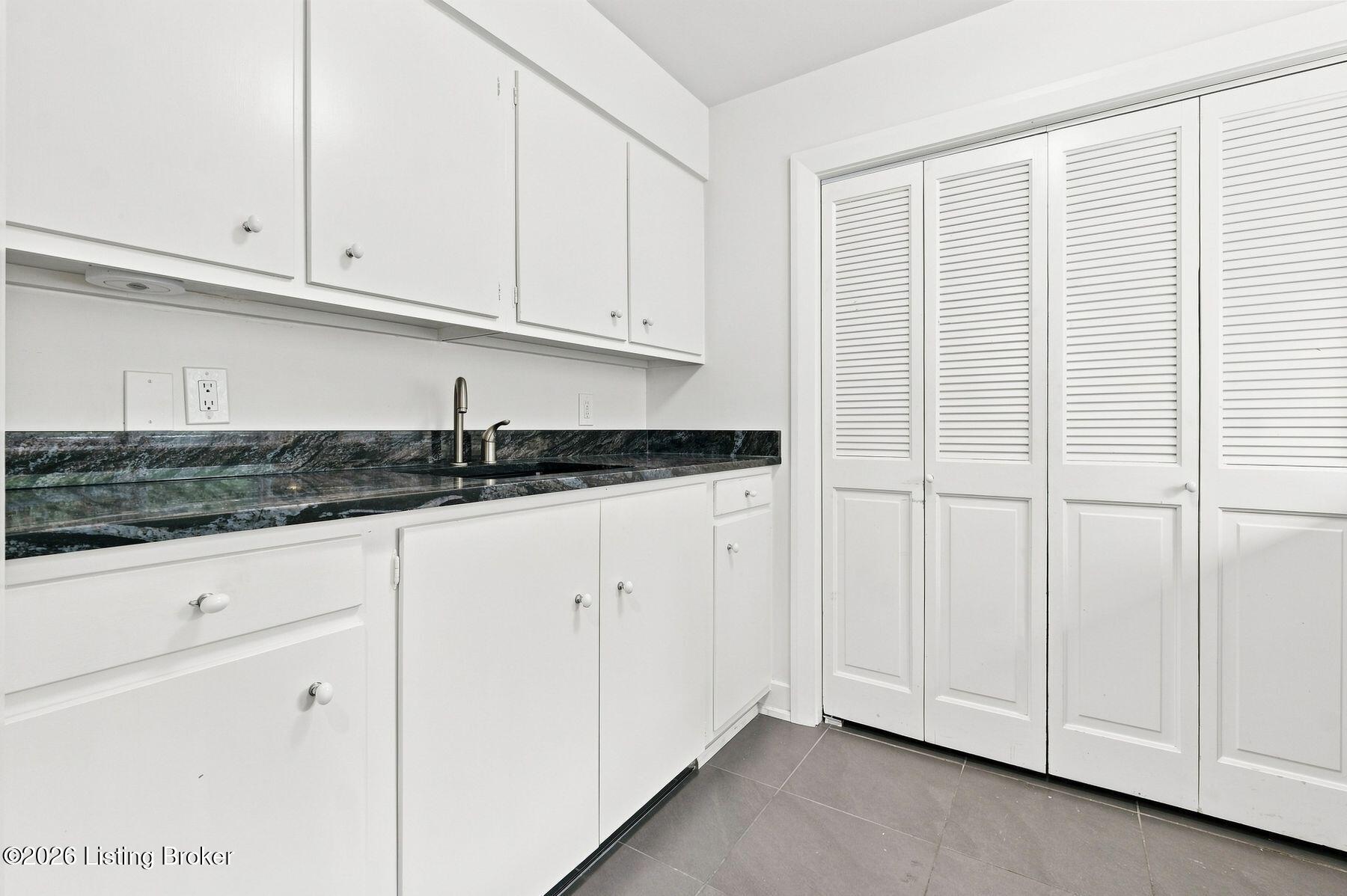 1128 Rostrevor Cir Property Photo 36